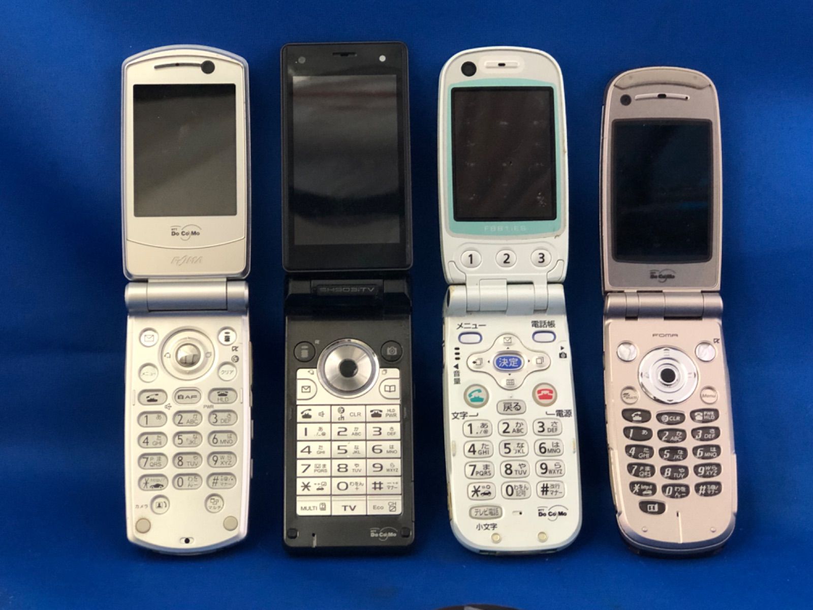 ドコモdocomoFOMAガラケーF2051シルバー未使用に近い付属品あり DoCoMo