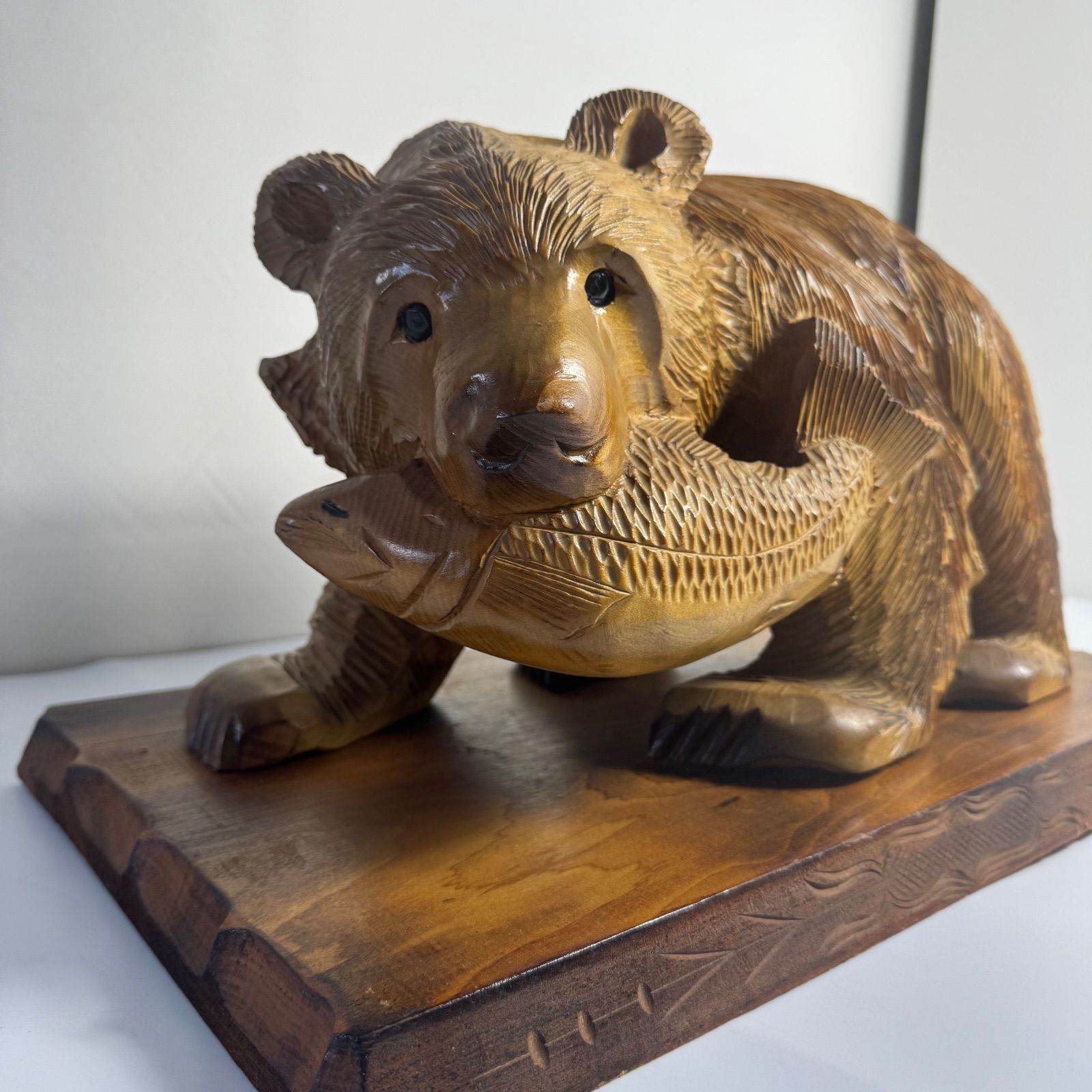 北海道 木彫り熊 鮭をくわえた熊】伝統工芸 民芸品 置物 天然木 彫刻