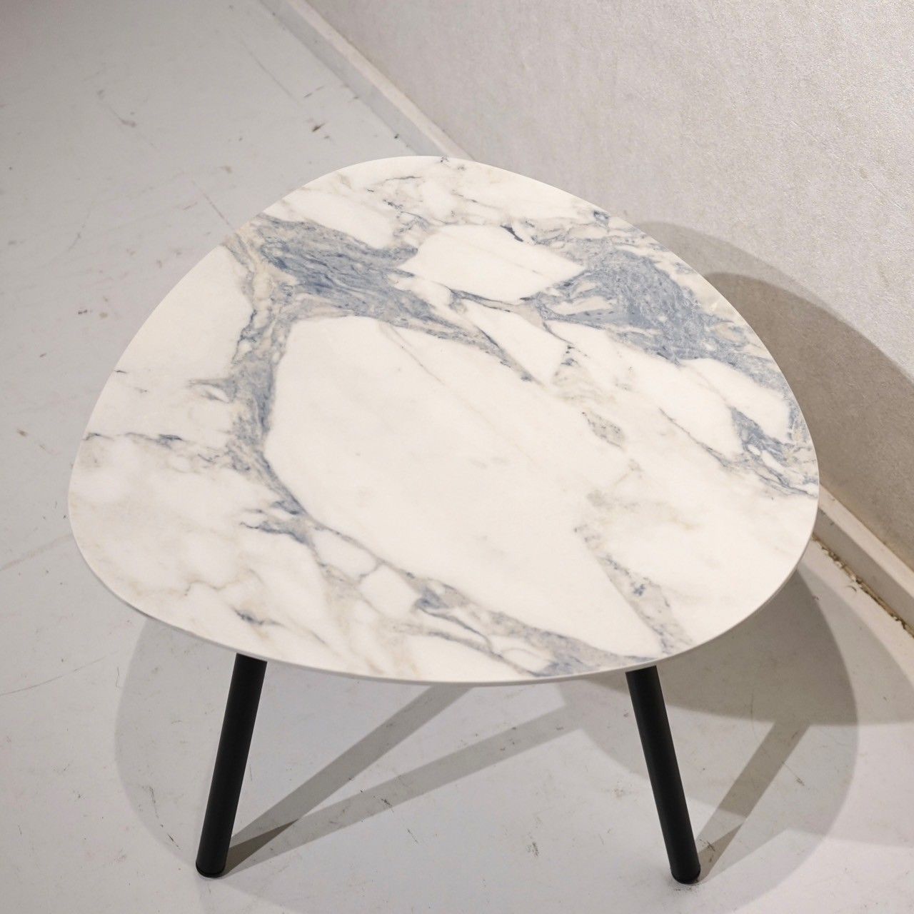 アスプルンドローテーブルサイドテーブルマーブル