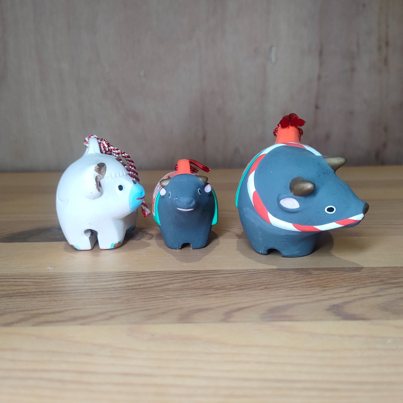 美品】牛 土鈴 4個セット 出雲大社 薬師窯 焼物 干支 お正月 置物 陶器