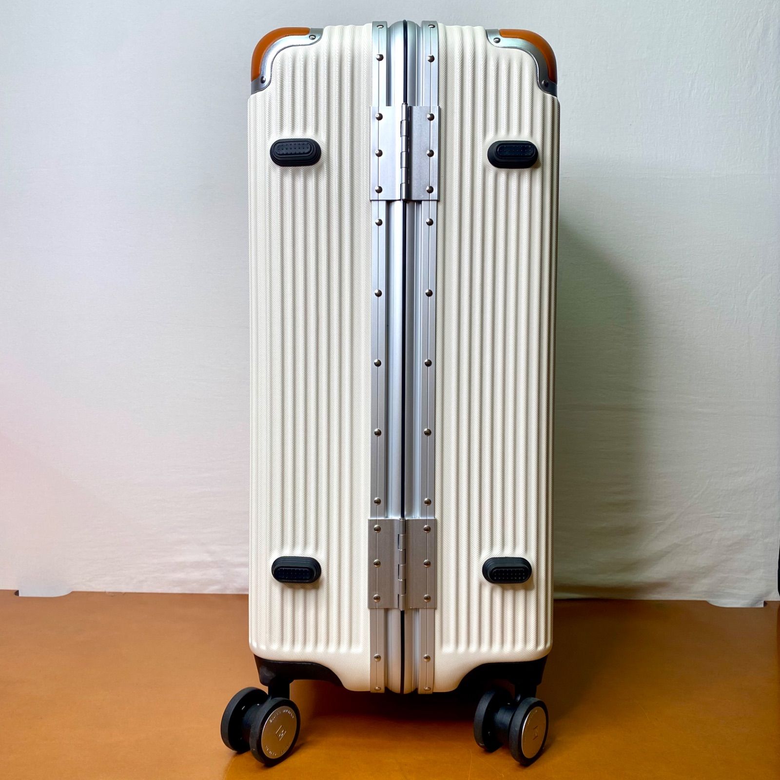 新品未使用 スイスミリタリー スーツケース プレミアム Cタイプ 24