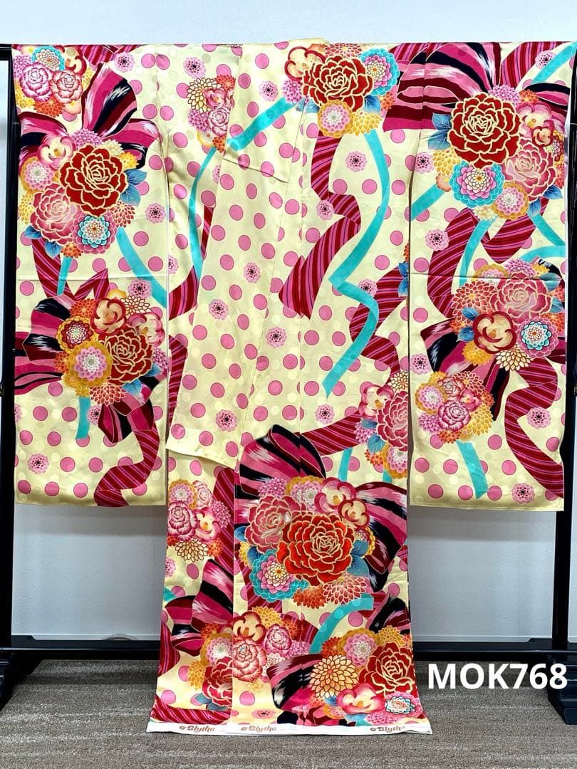 振袖 仮絵羽 金彩 紋意匠 型友禅と手描 正絹 未仕立て品