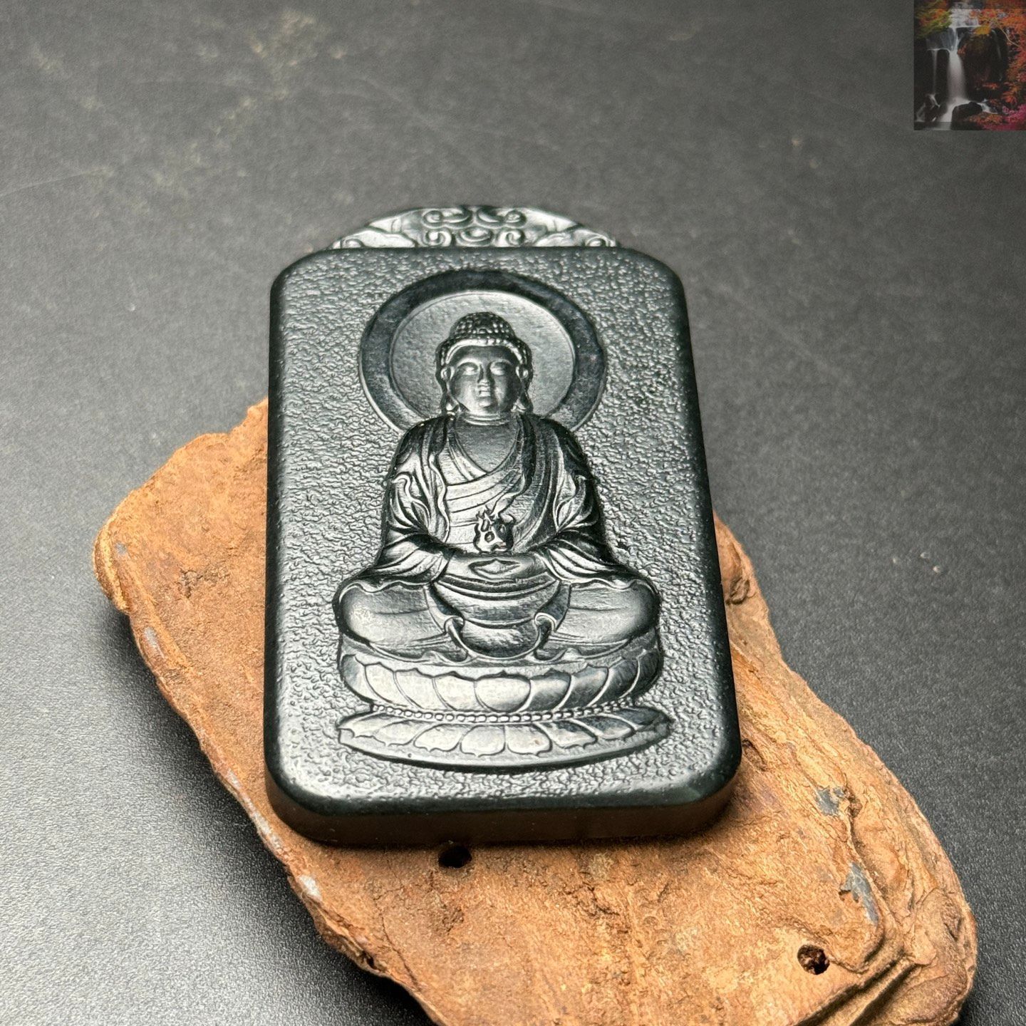 旧家蔵出し 配送 和田玉細密彫 青玉 大日如來像 根付 裝身具 置物 賞物