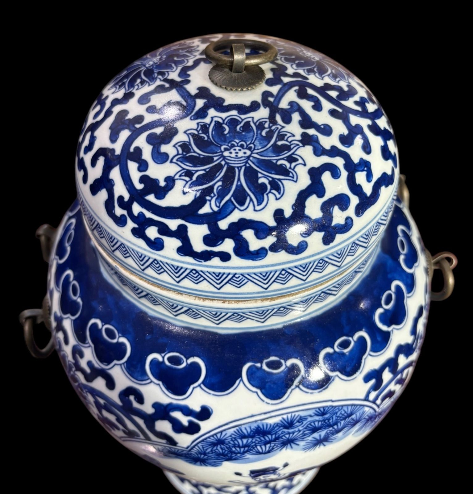 中国 染付草花文蓋付壺 明末清初期(17世紀)頃 中国 染付草花文蓋付壺