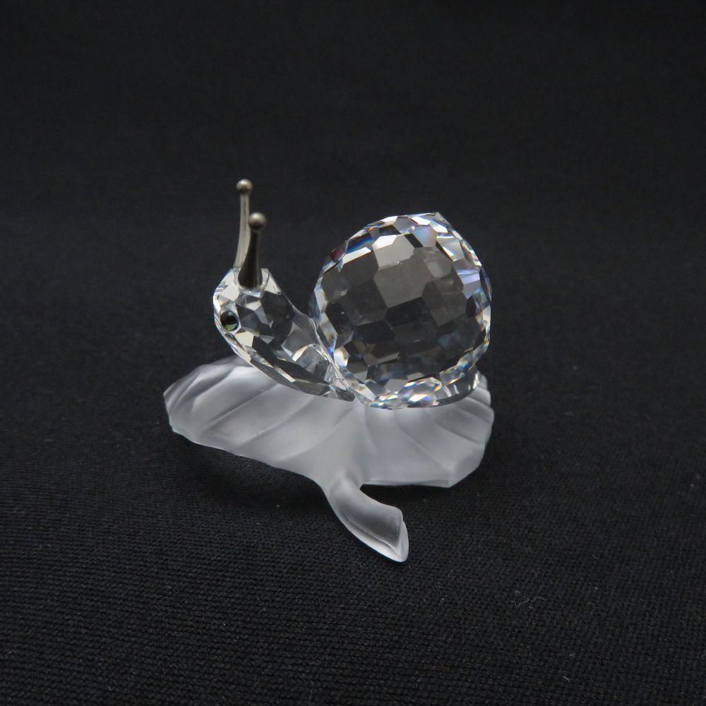 スワロフスキークリスタル カタツムリの置物（葉っぱの上