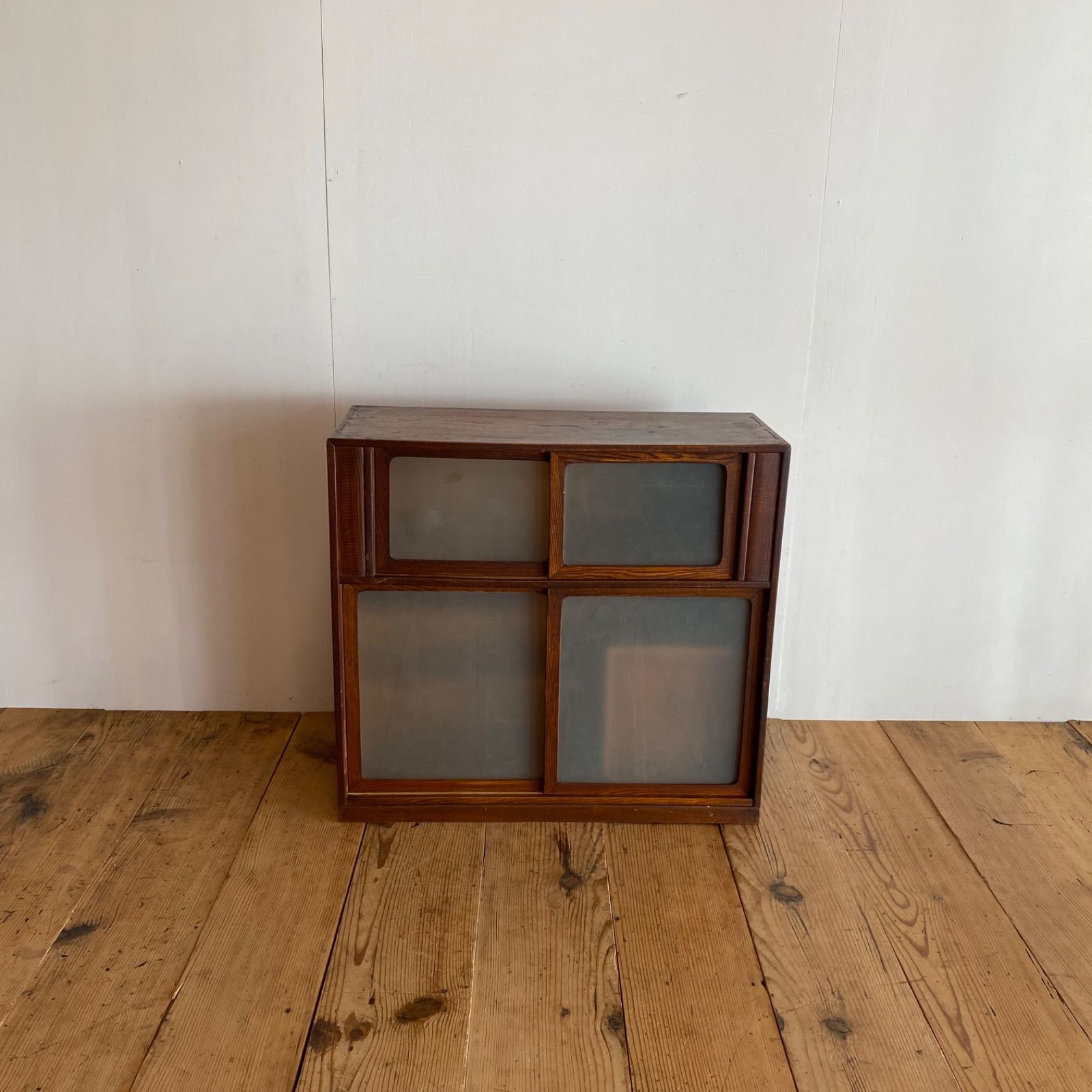 工場 アンティーク ガラス 曇りガラス 戸棚 茶箪笥 水屋箪笥