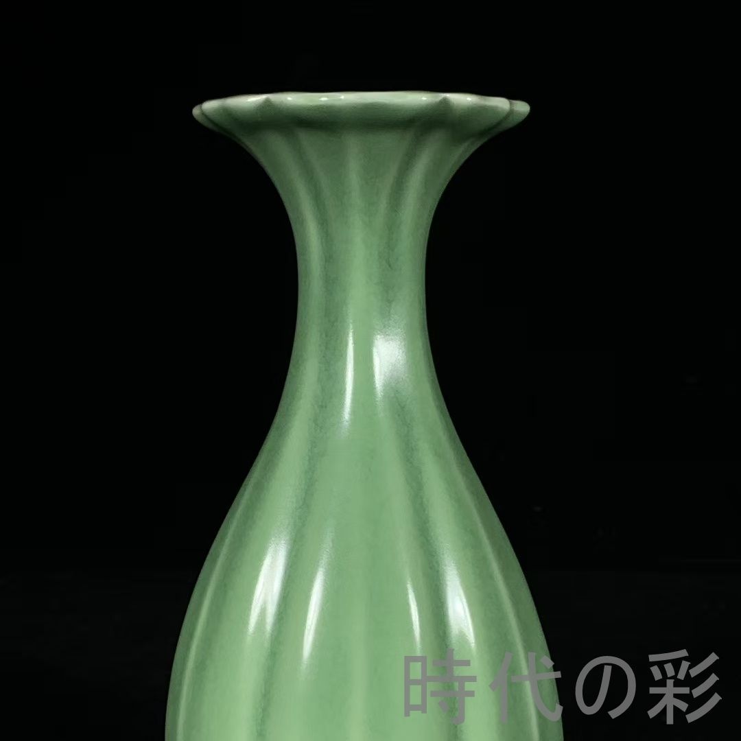 中国古美術• 青磁 • 龍泉窯花瓶 F1-10 中国古玩 明時代 龍泉