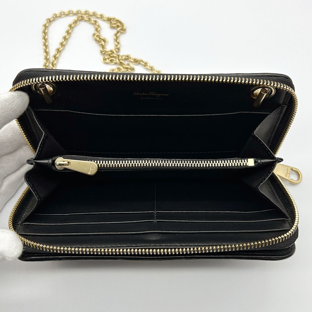 フェラガモ チェーンウォレット Salvatore Ferragamo フェラガモ