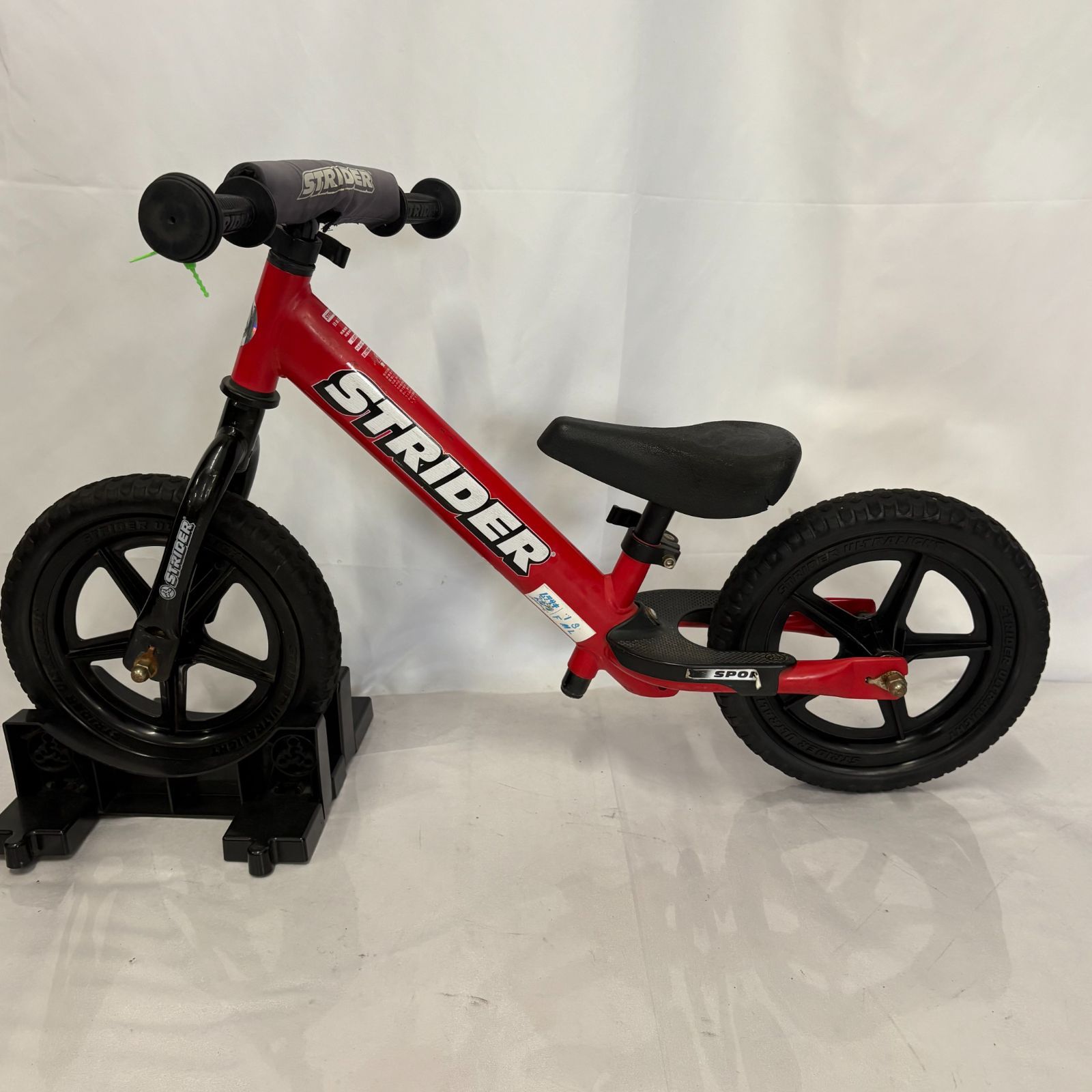 STRIDER ストライダー】スポーツモデル 12インチ12型 赤 レッド