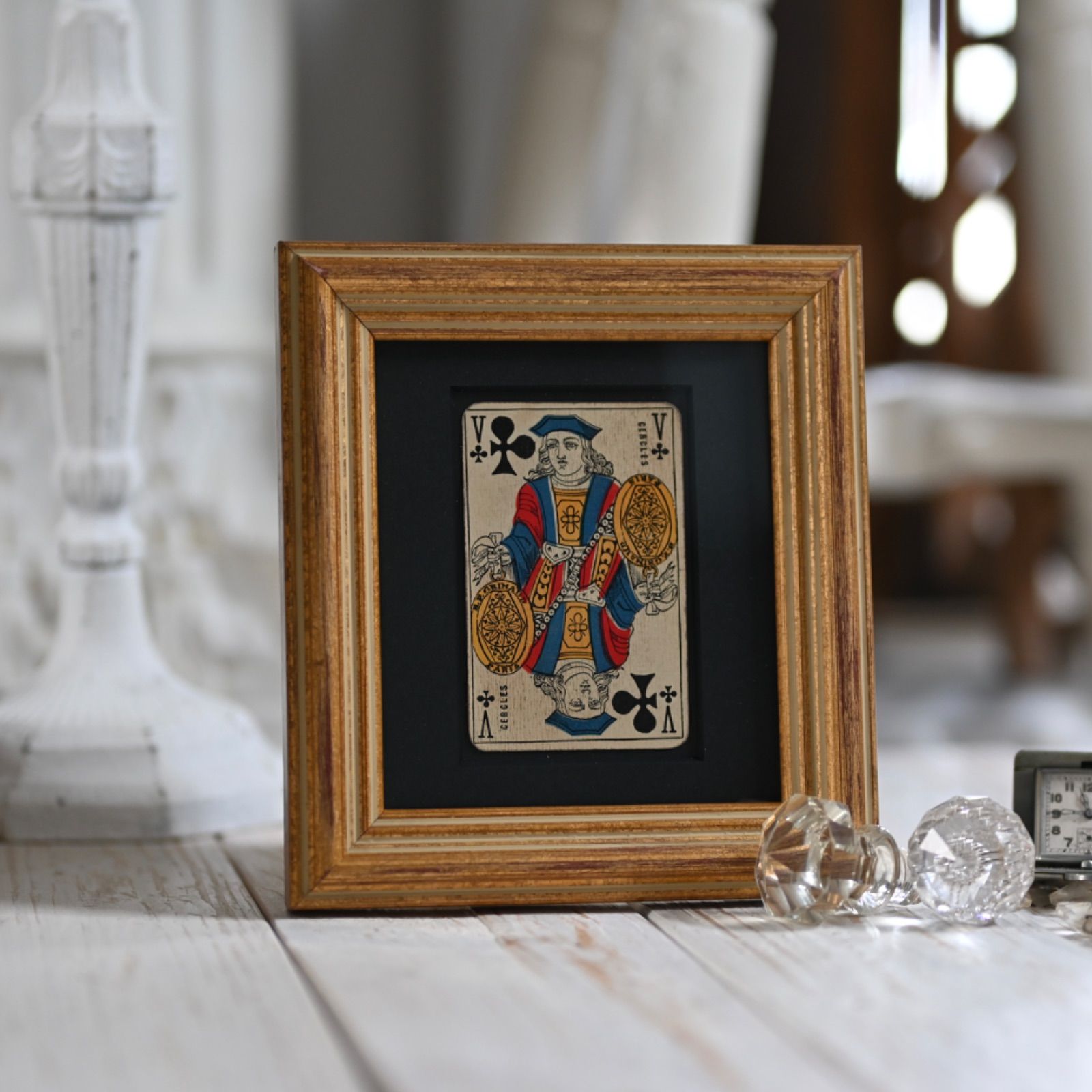 ヴィンテージフレーム「クローバーV」アンティークカードの1枚と