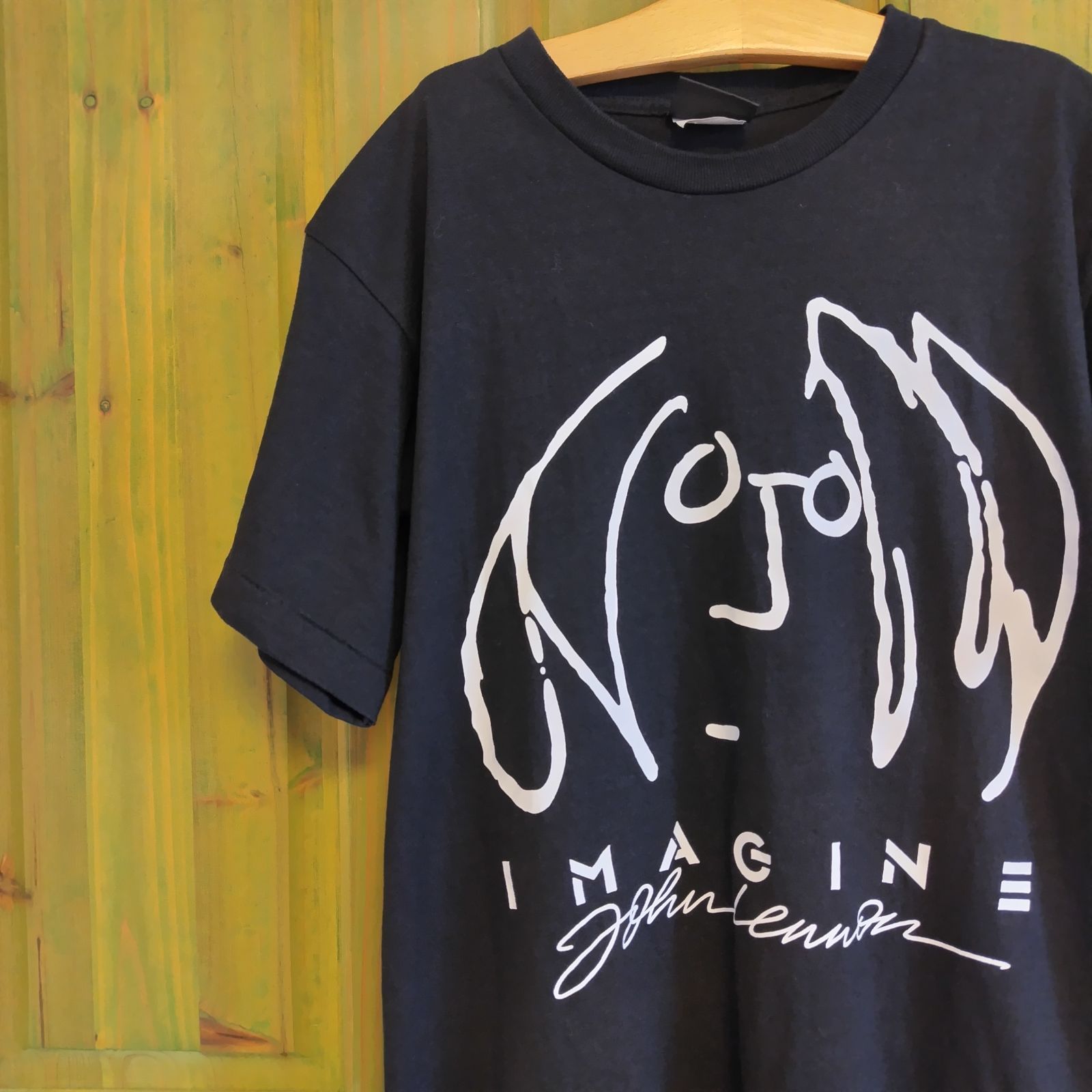 海外限定/日本未発売【LENNON WALL】ジョンレンンTシャツ