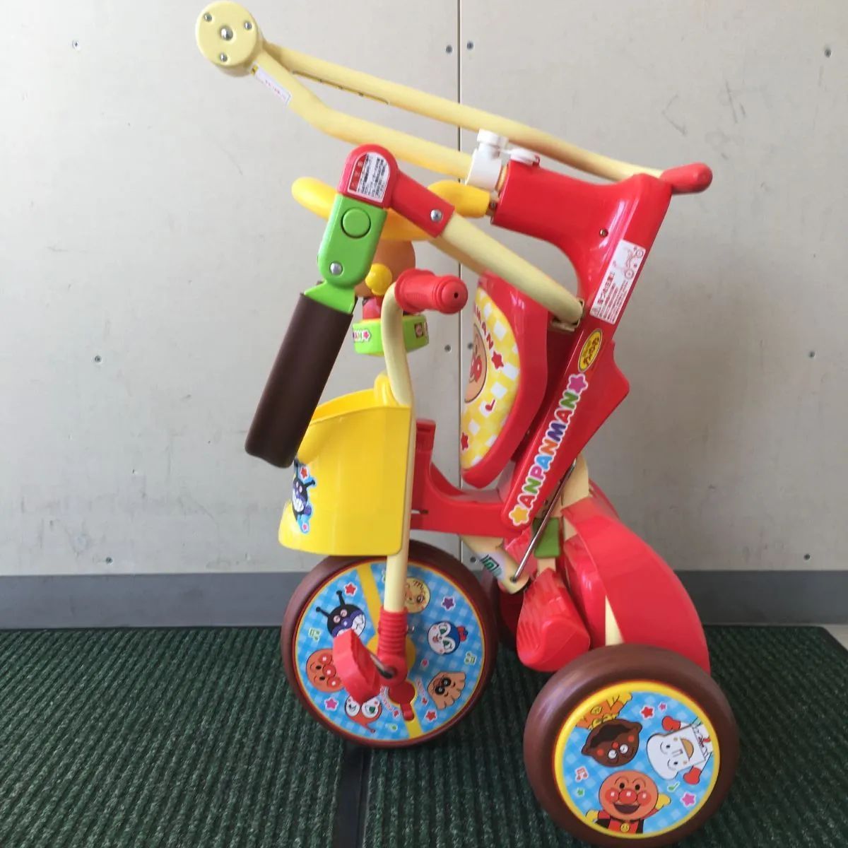 新品 アンパンマン 自転車 三輪車 はじめてのアンパンマンバイク