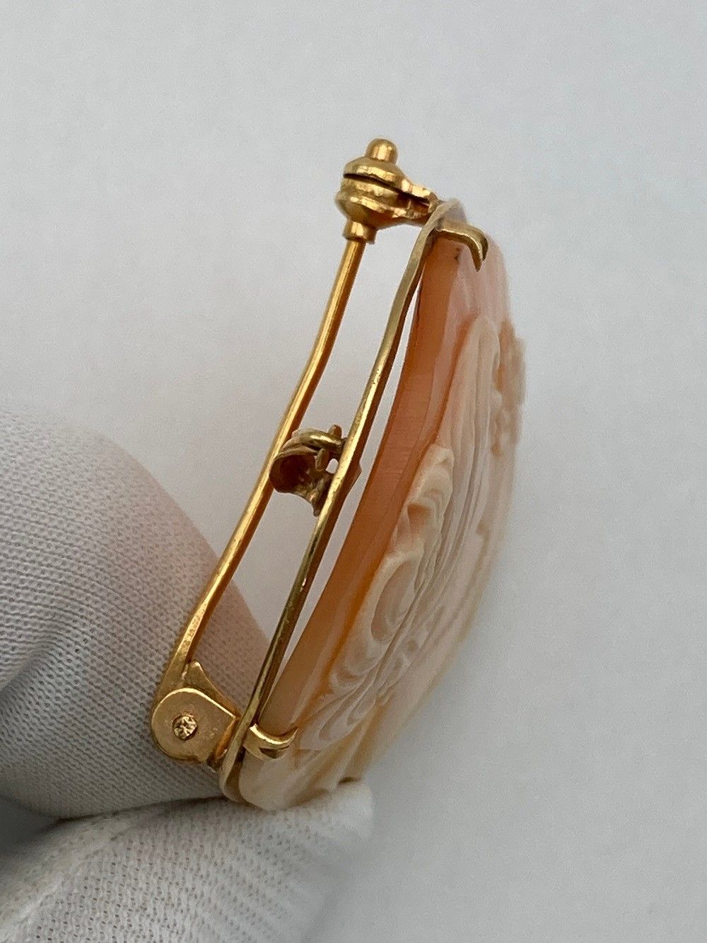 K18WGシェルカメオブローチペンダントトップ兼用 作家名あり 縦67横48