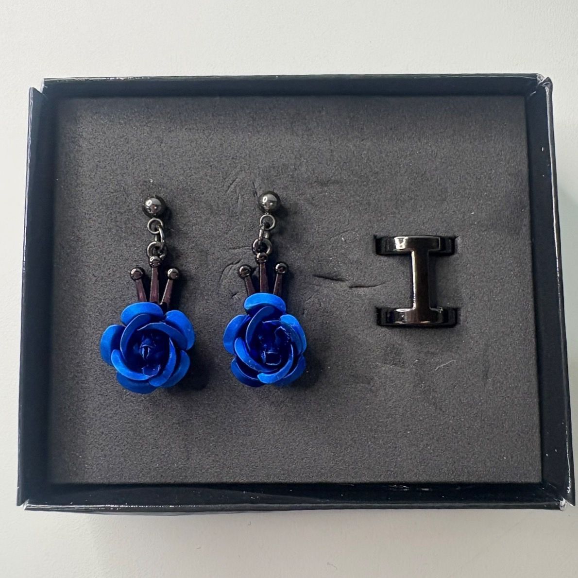 中古品】Ado SPECIAL LIVE 2024「心臓」 ファッショナブルピアス