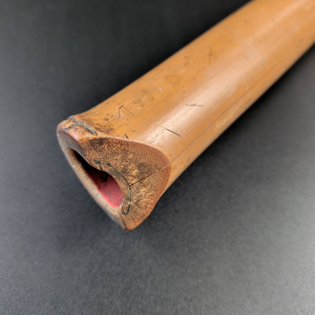 人気 尺八 琴古流 バチ型 銘あり 竹治 1印 銀三線 1尺8寸 5孔 和楽器