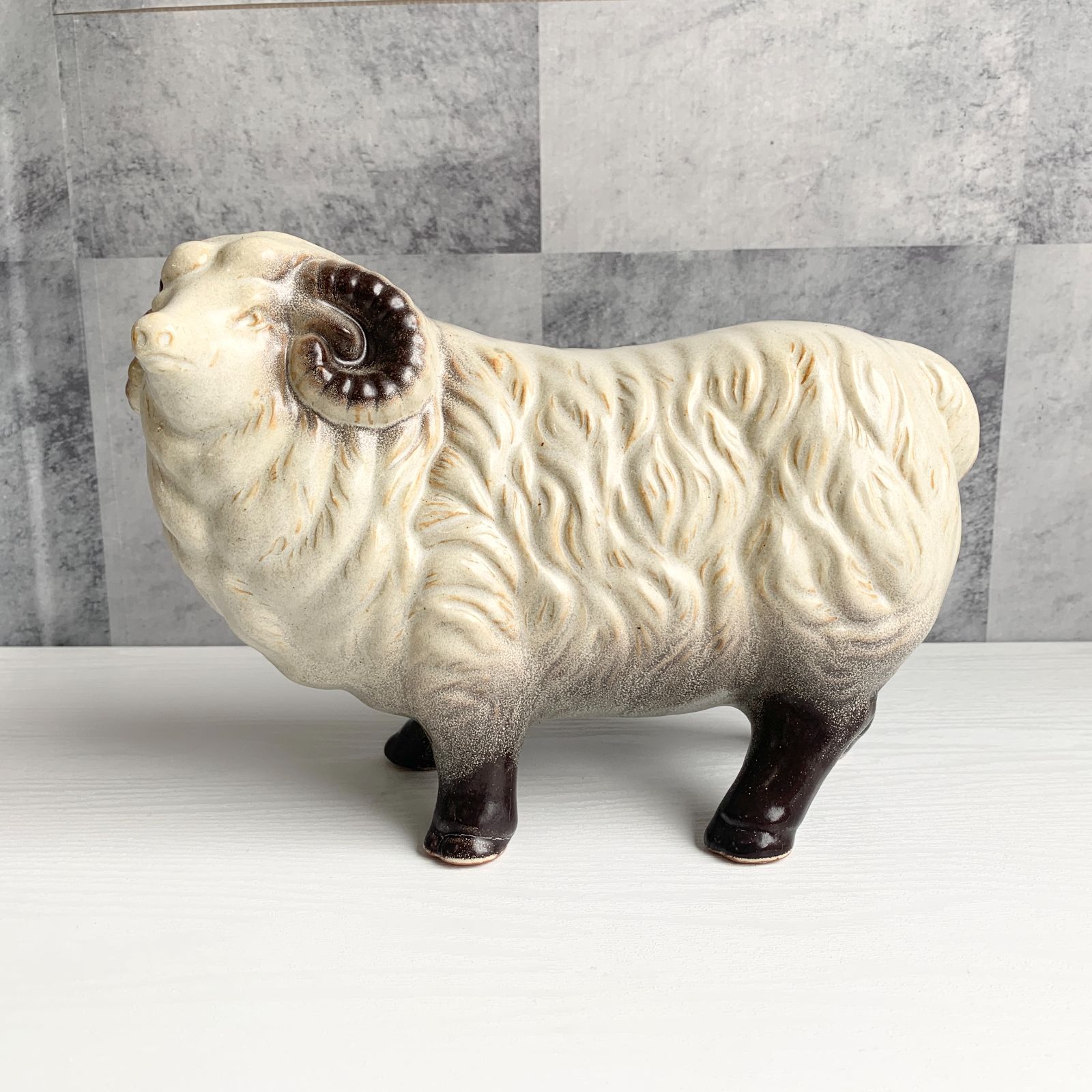 羊 干支置物 ヒツジ ひつじ 十二支 インテリア 焼物 - メルカリ