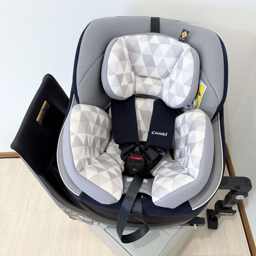 美品】コンビ回転式 チャイルドシート クルムーヴスマートJN-570