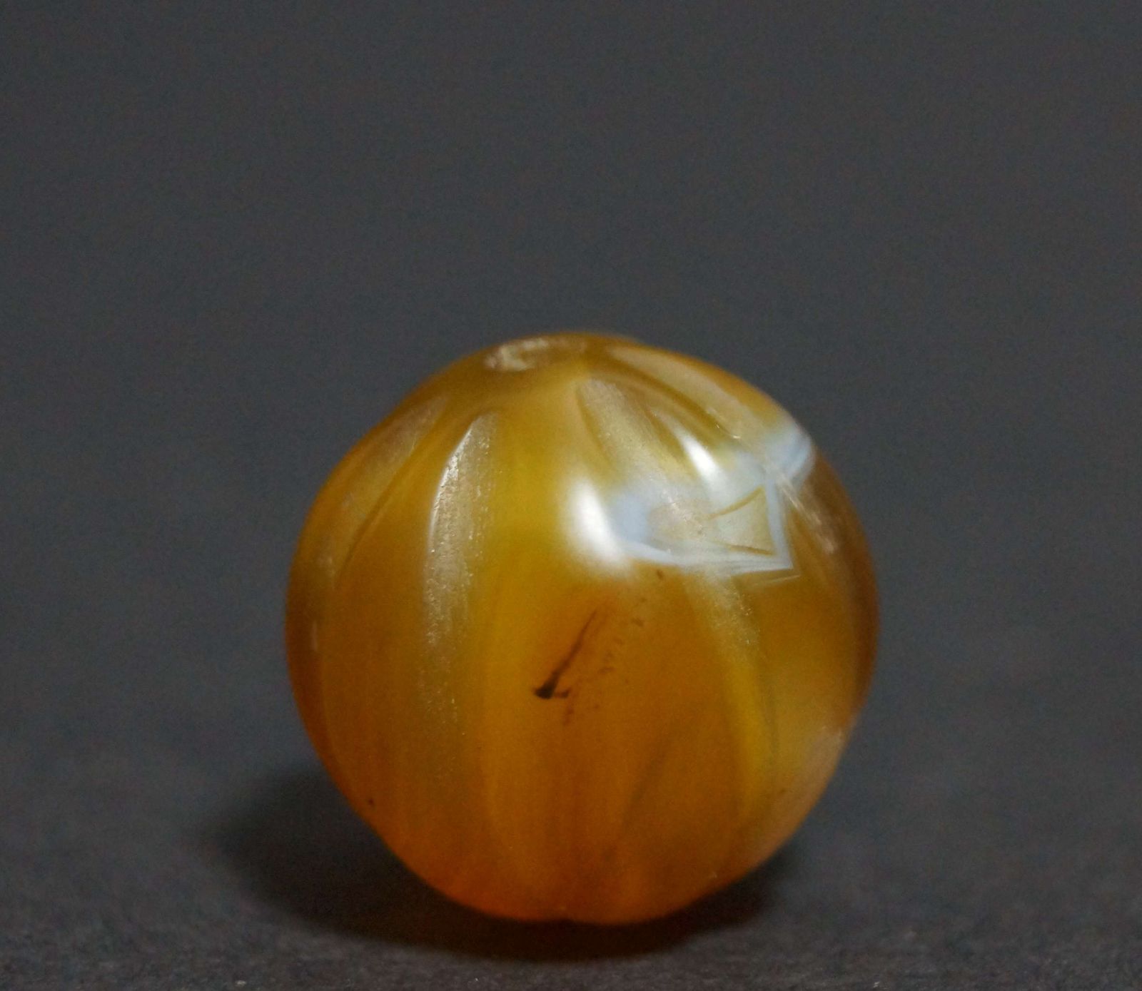 オールドチベット 老メノウ瑪瑙 算盤玉形 特大根付 緒締玉 アゲート提げ物