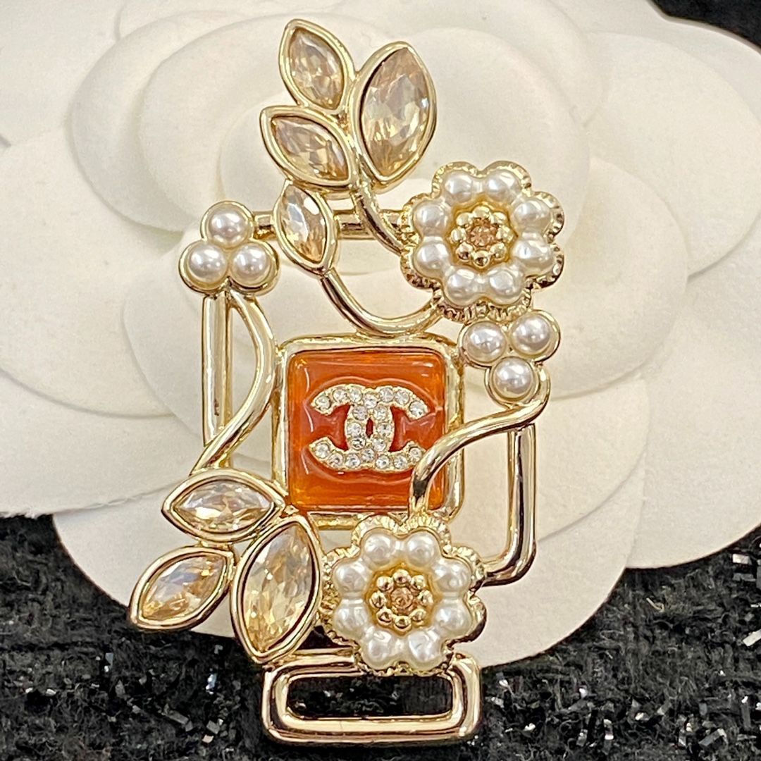 CHANEL フラワーブローチ パール付き 【公式通販】