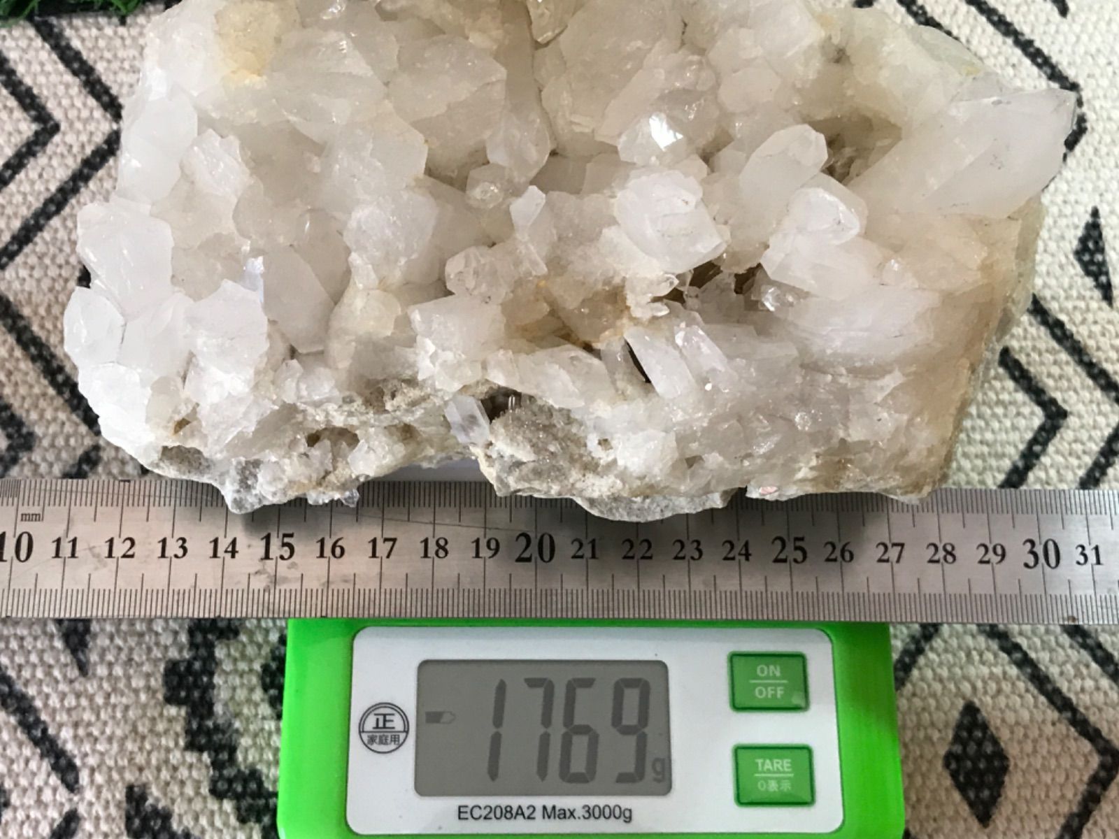 約1.7kg【マダガスカル産/母岩付き水晶/クリスタルクラスター】原石