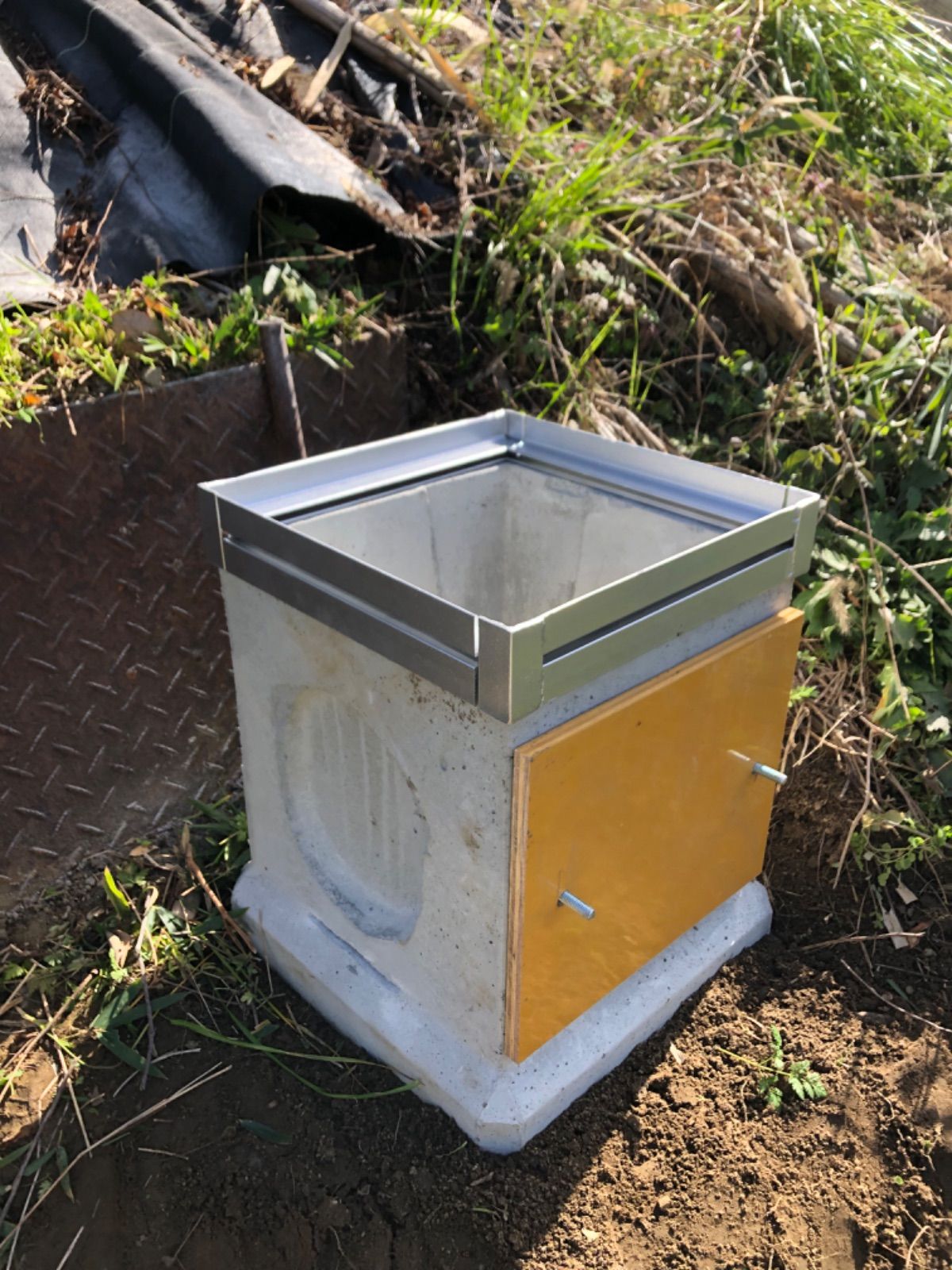 日本蜜蜂 240集水桝用 鉄製巣門 29cm用 日本蜜蜂 24cmコンクリート