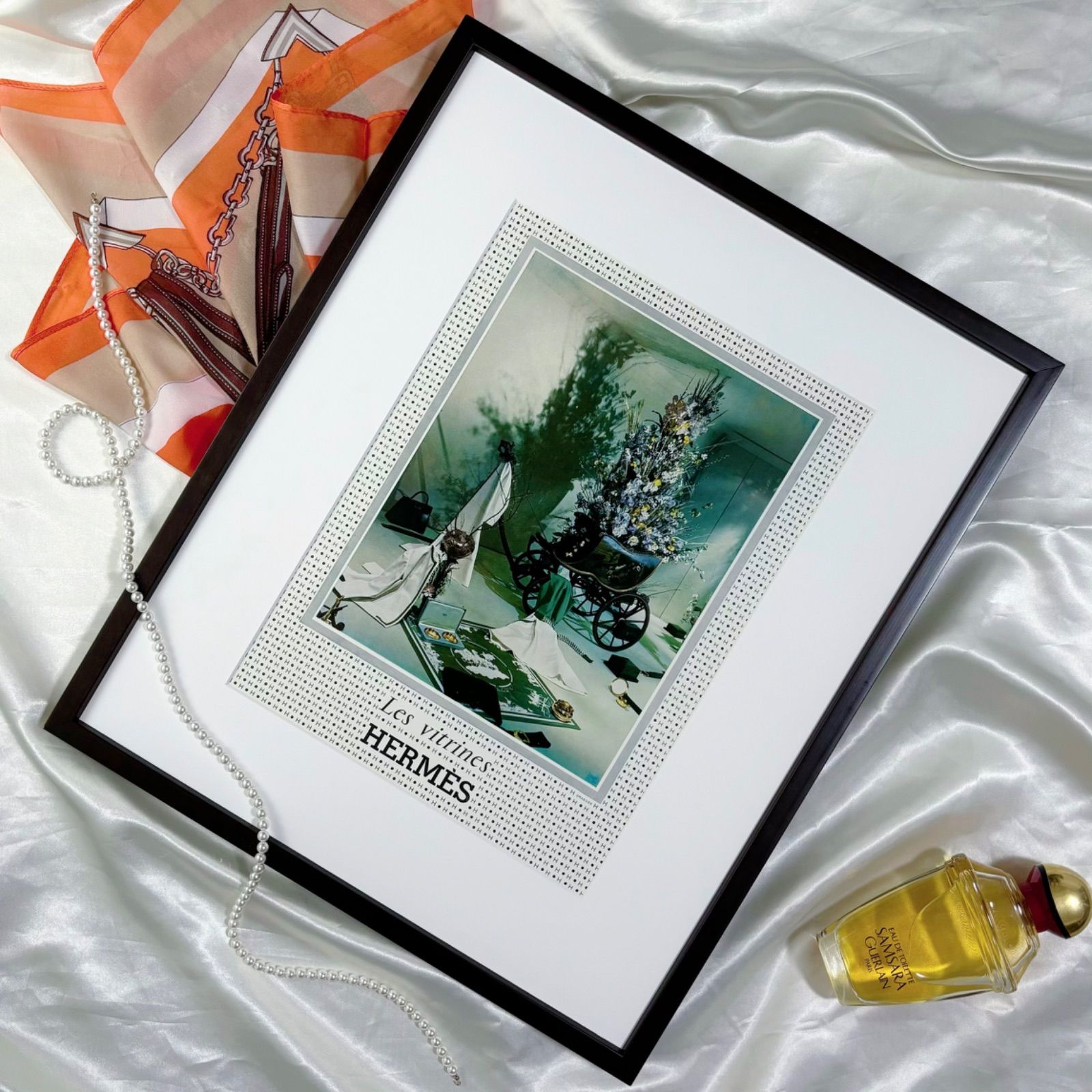 フレーム付きエルメス 額装 インテリア エルメスのスカーフを額装しま