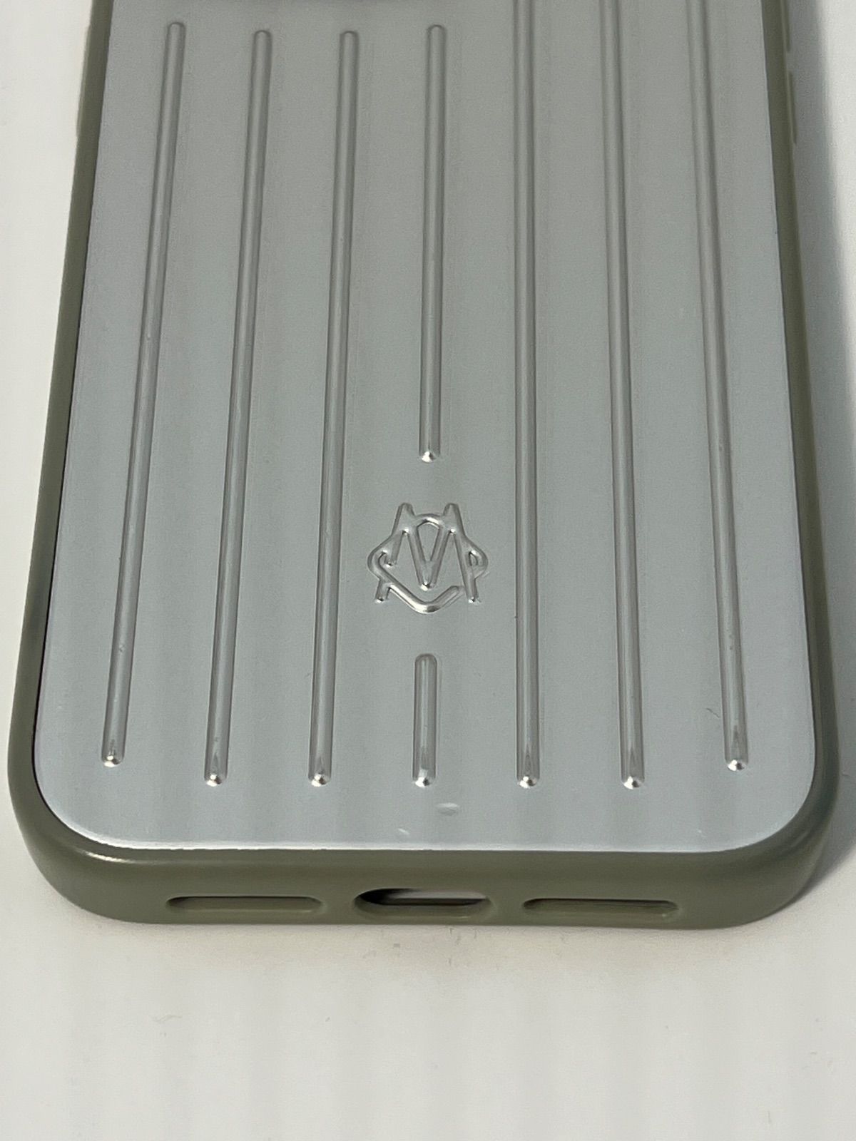 人気 ☆美品☆ RIMOWA リモワ iphone15 PROMAX用 スマホケース