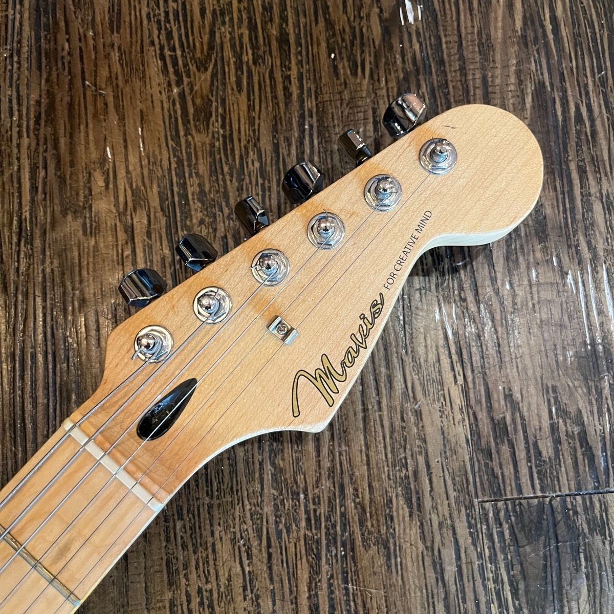 エレキギター「Mavis Mavis ストラトタイプ エレキギター ケース付