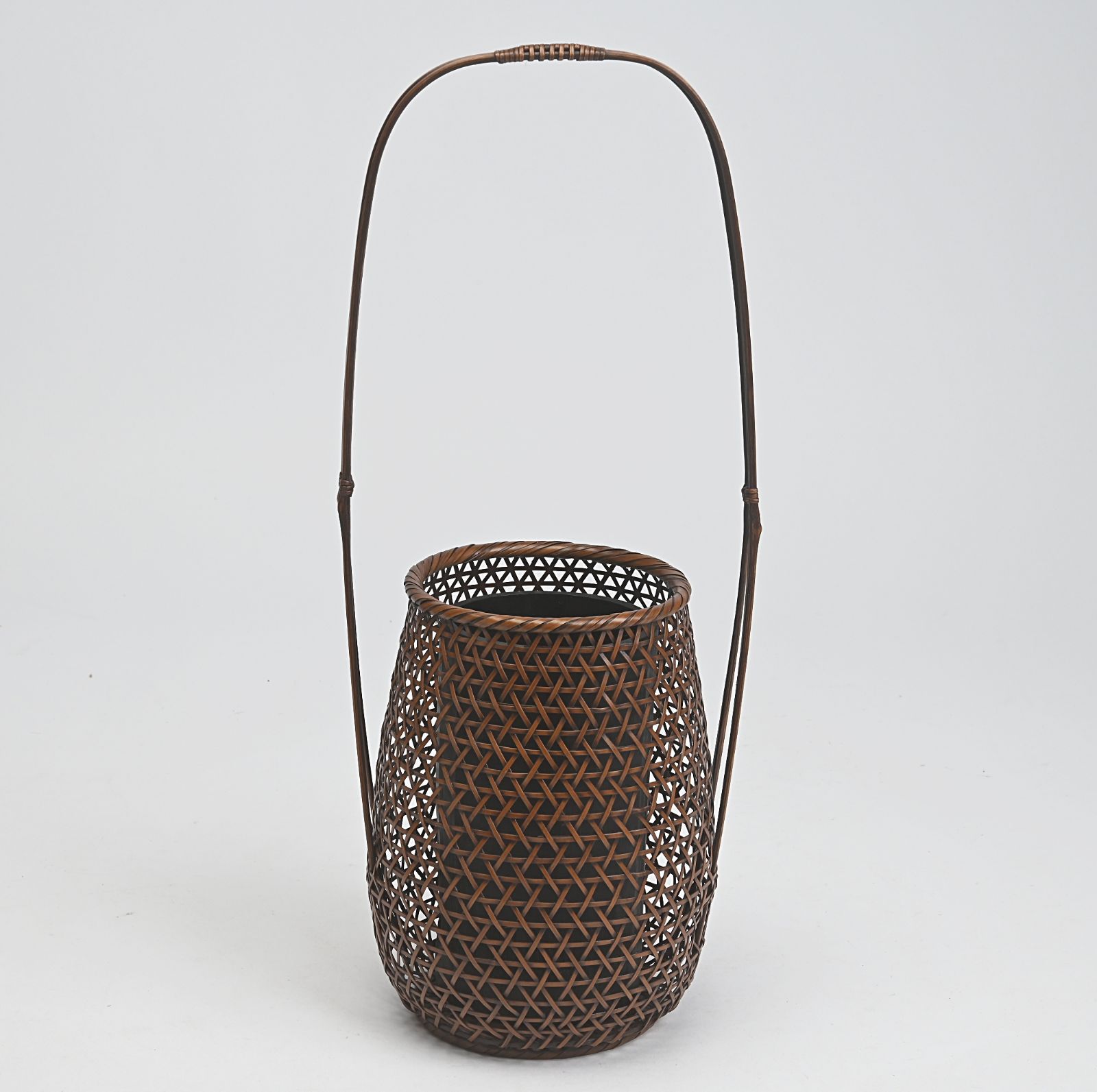 別府竹細工「岩尾豊南」作 竹編の花入れ 安い 別府竹細工「岩尾豊南