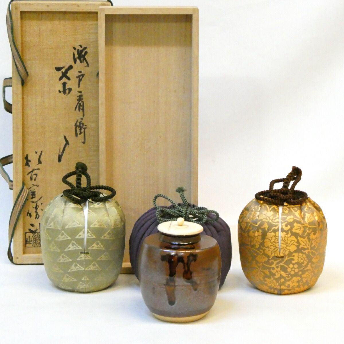 103/□-松本鉄山 『織部肩衝茶入』 織部焼 瀬戸焼 共箱 仕覆 茶道具