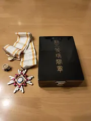 勲三等瑞宝章・勲章。【箱入美品／祖父の所有物でした】。