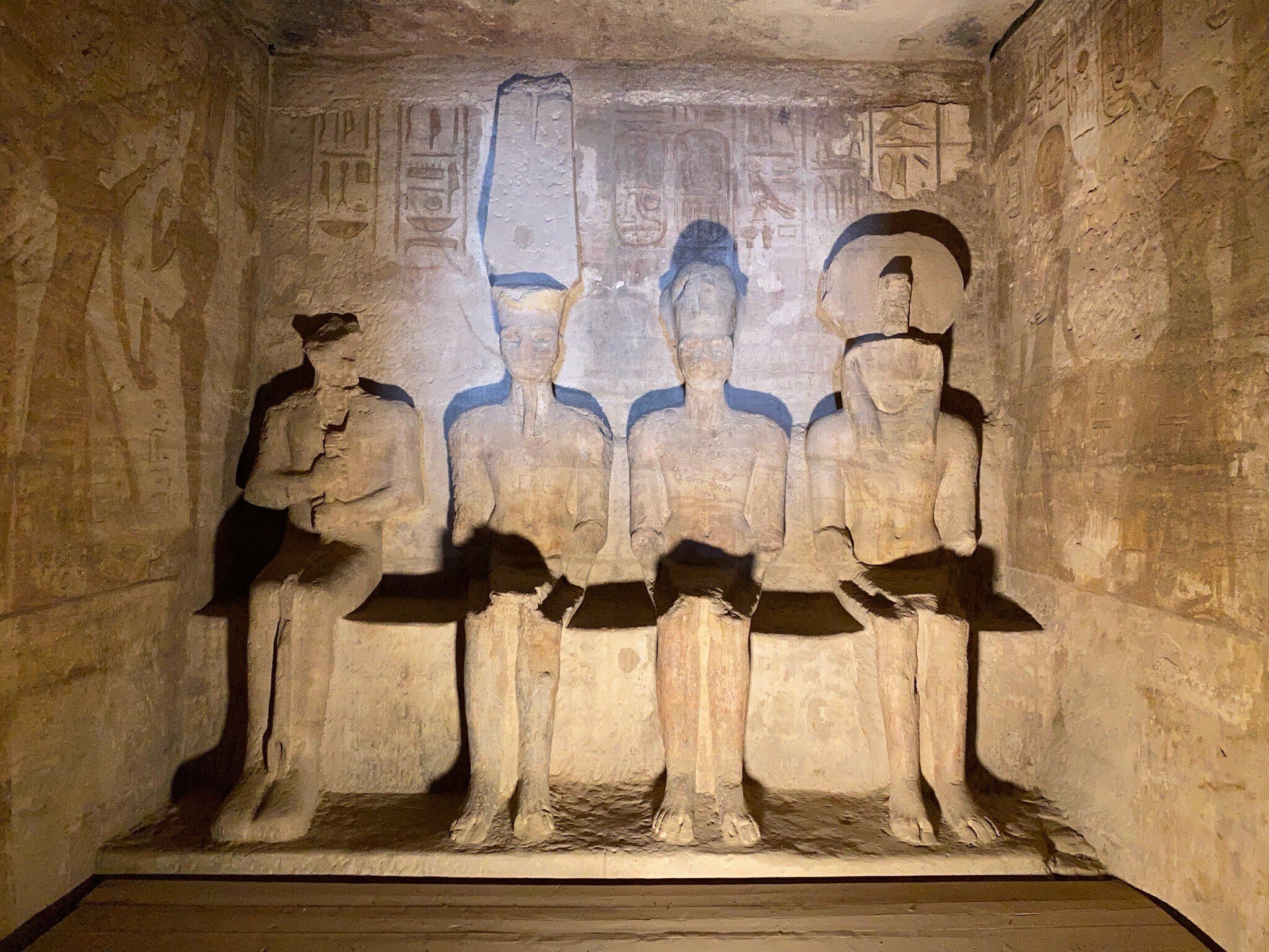 エジプト旅行④ l 巨大岩窟アブシンベル神殿。これを移築したとは