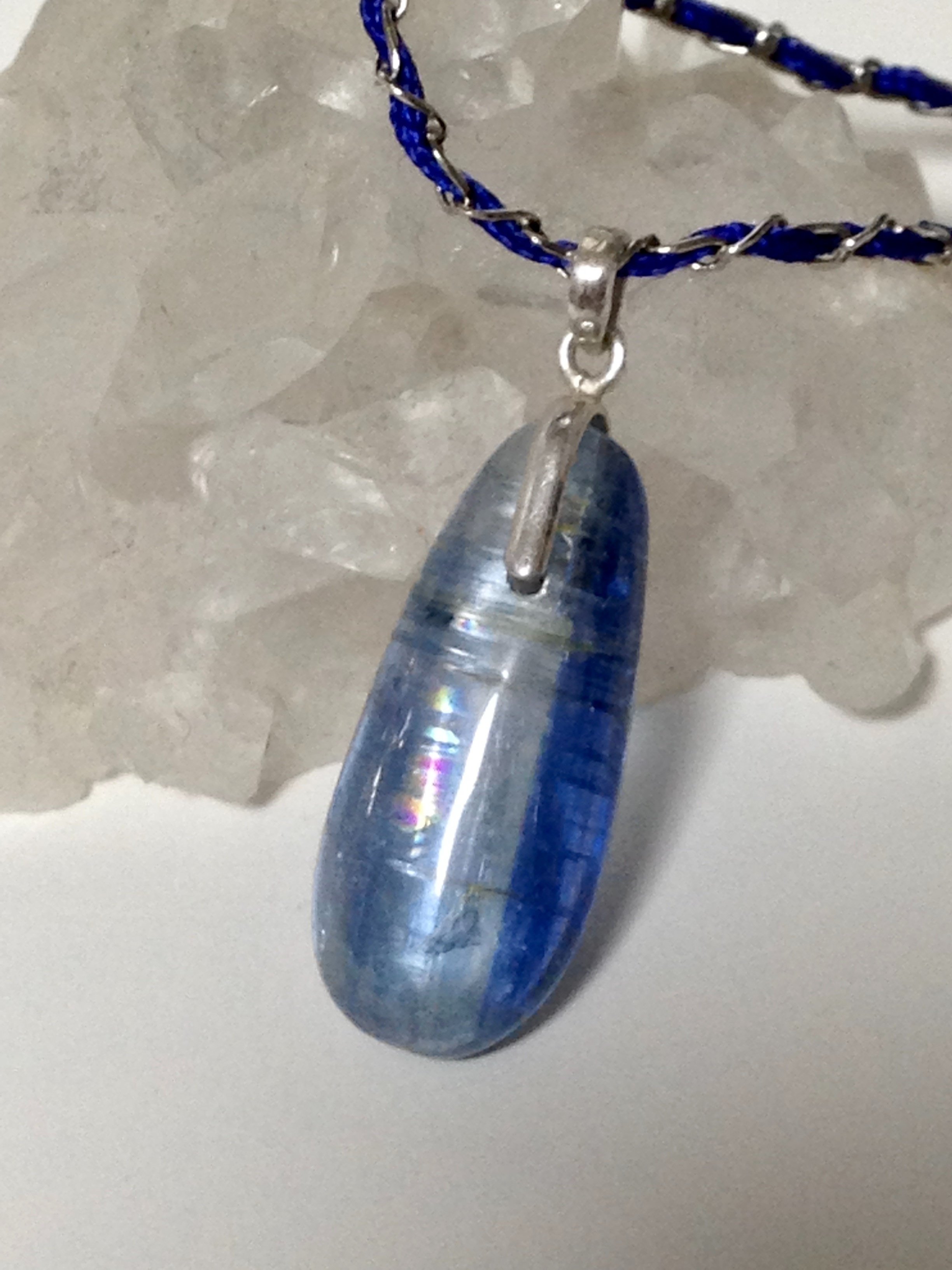 ヒマラヤの青い石カイヤナイトのペンダントリメイクしていただきました