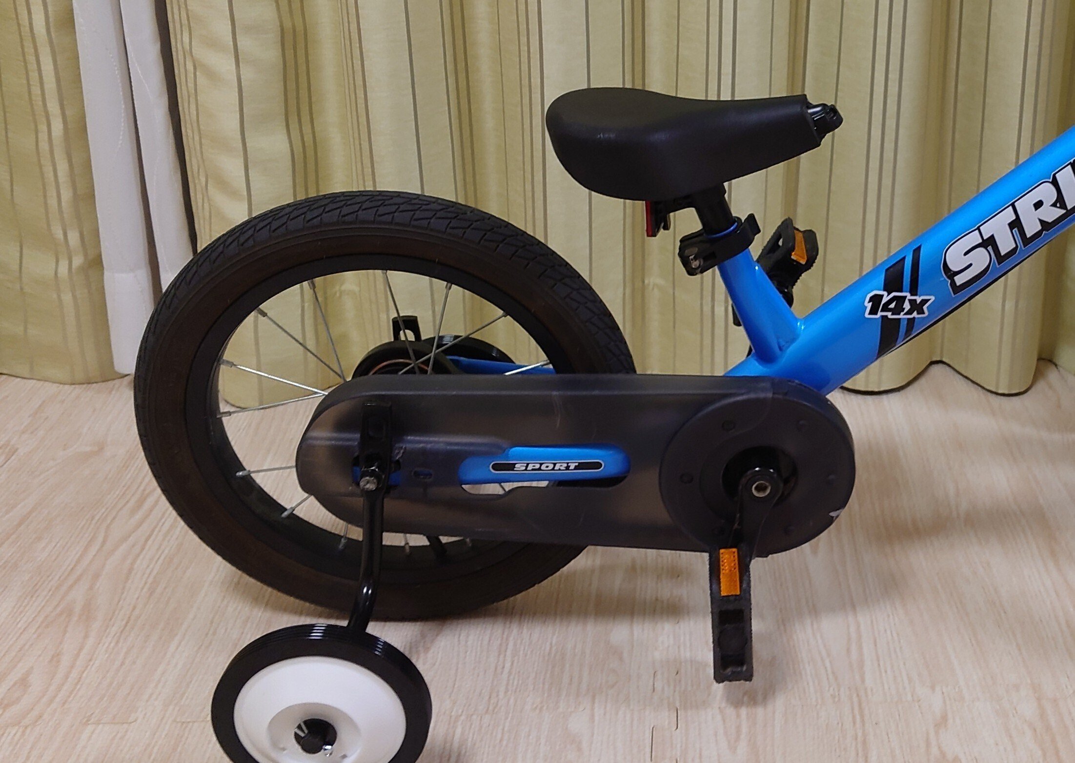 STRIDER 14X ストライダー スタンド 補助輪、工具付き STRIDER 14X