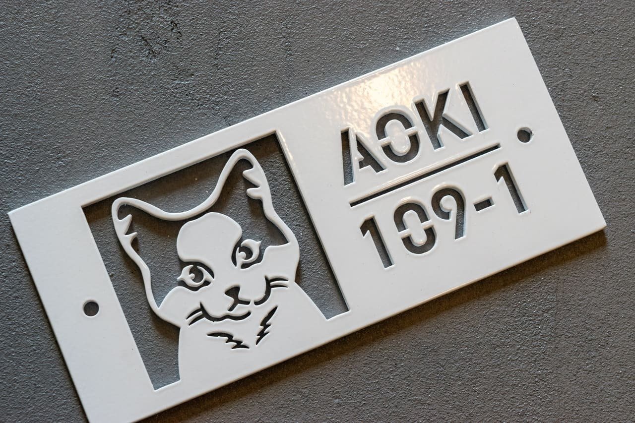 愛猫と共に迎える新しい門出：オーダーメイドの猫表札-ラグドール