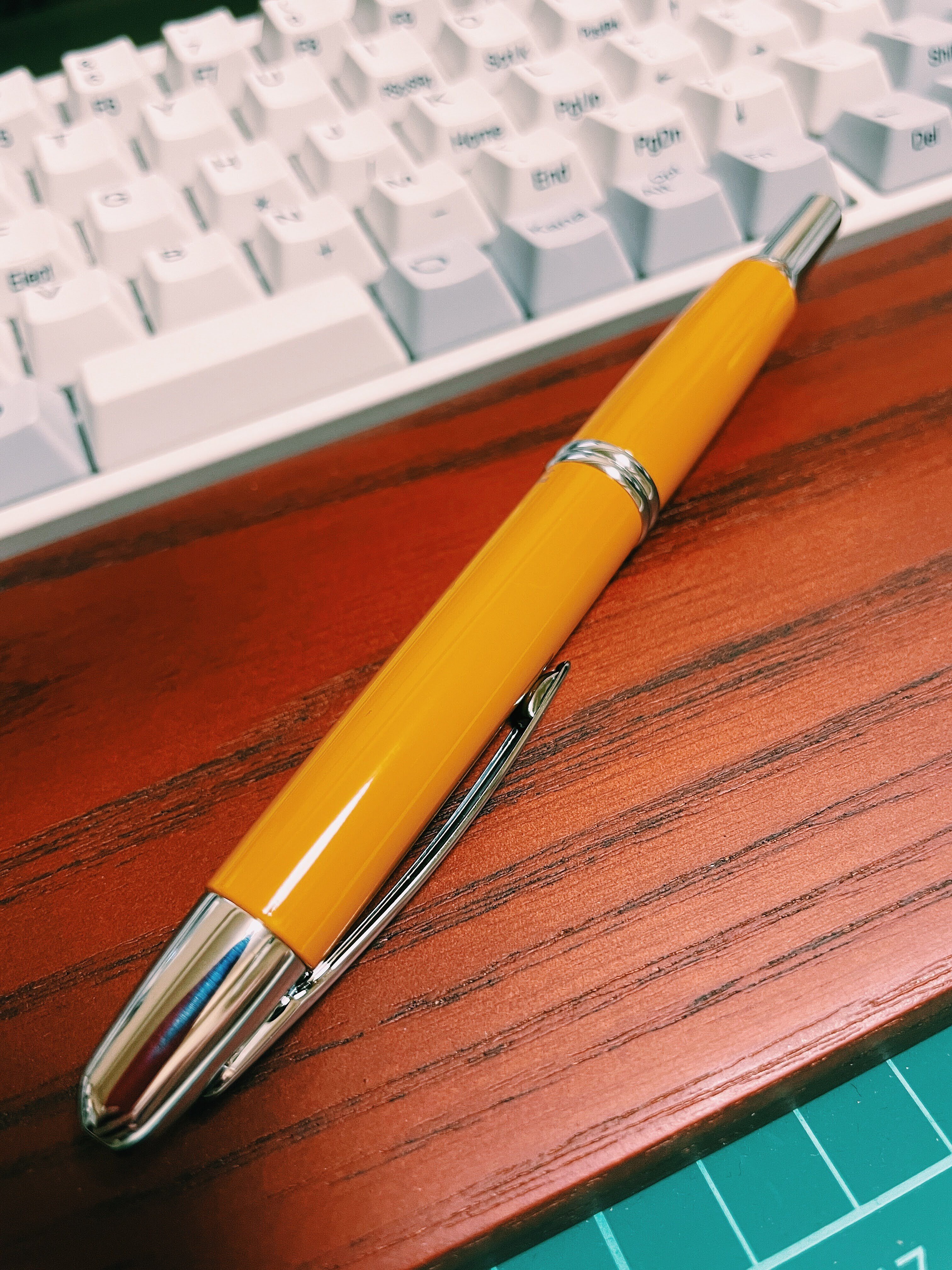 PILOTキャップレス 鉄ペンで満足｜tako