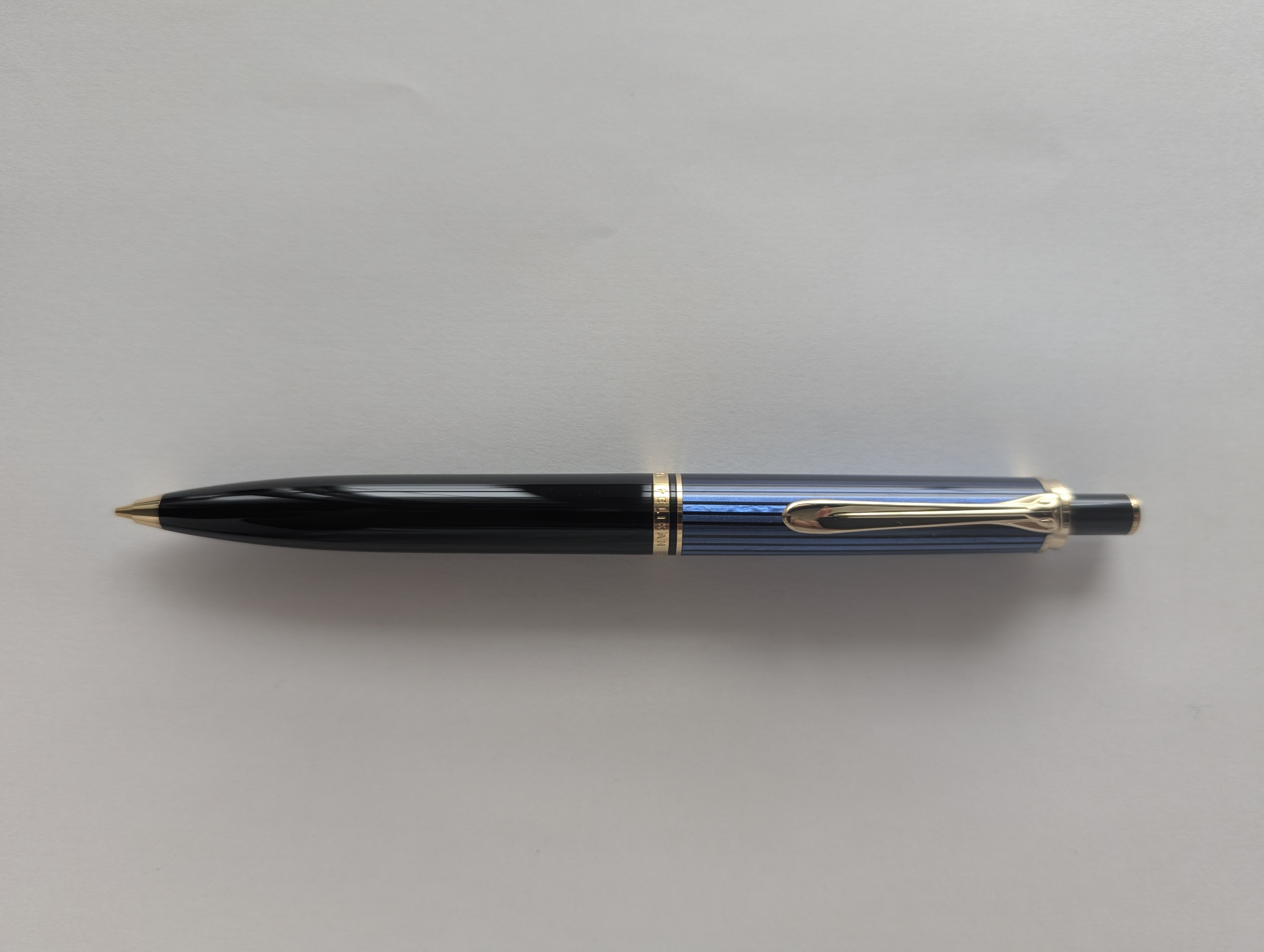 PELIKAN SOUVERÄN D400|正直レビュー｜土で仮眠【文房具】
