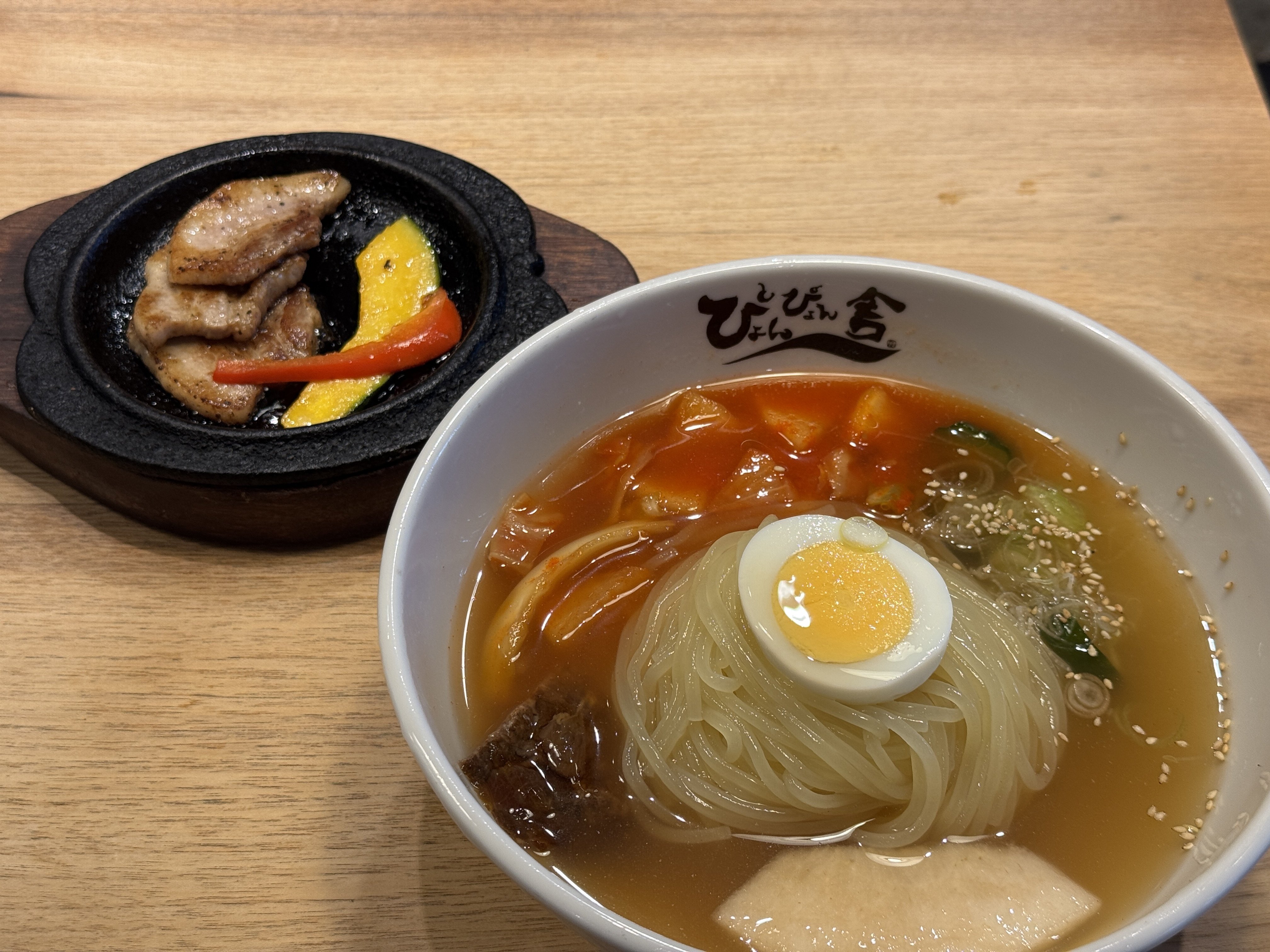 ぴょんぴょん舎 Te-su 再訪記：ソラマチで味わう本格盛岡冷麺｜Woody