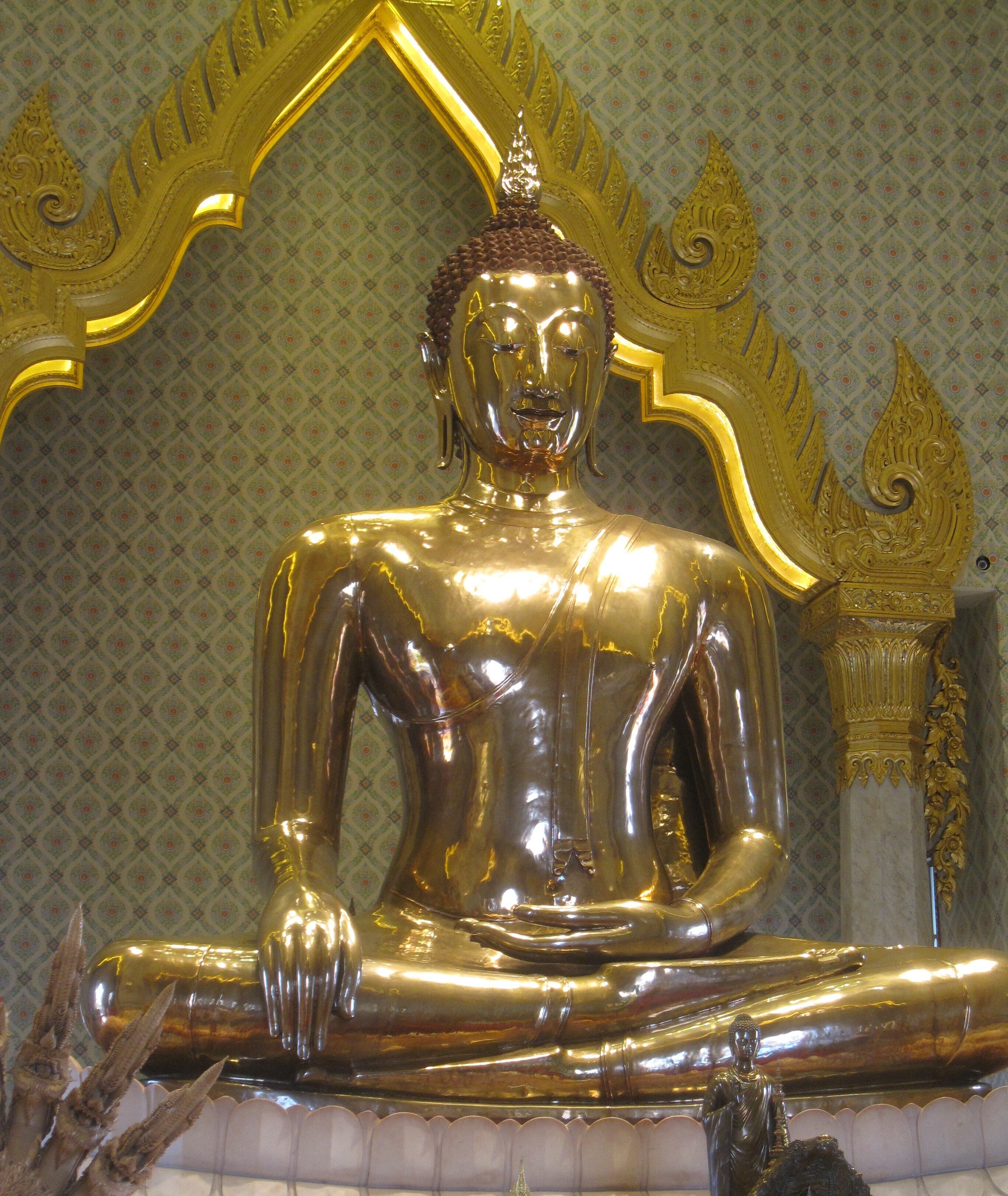 何故？THAIの仏像 金色 ？｜アラ古稀ジジとババ