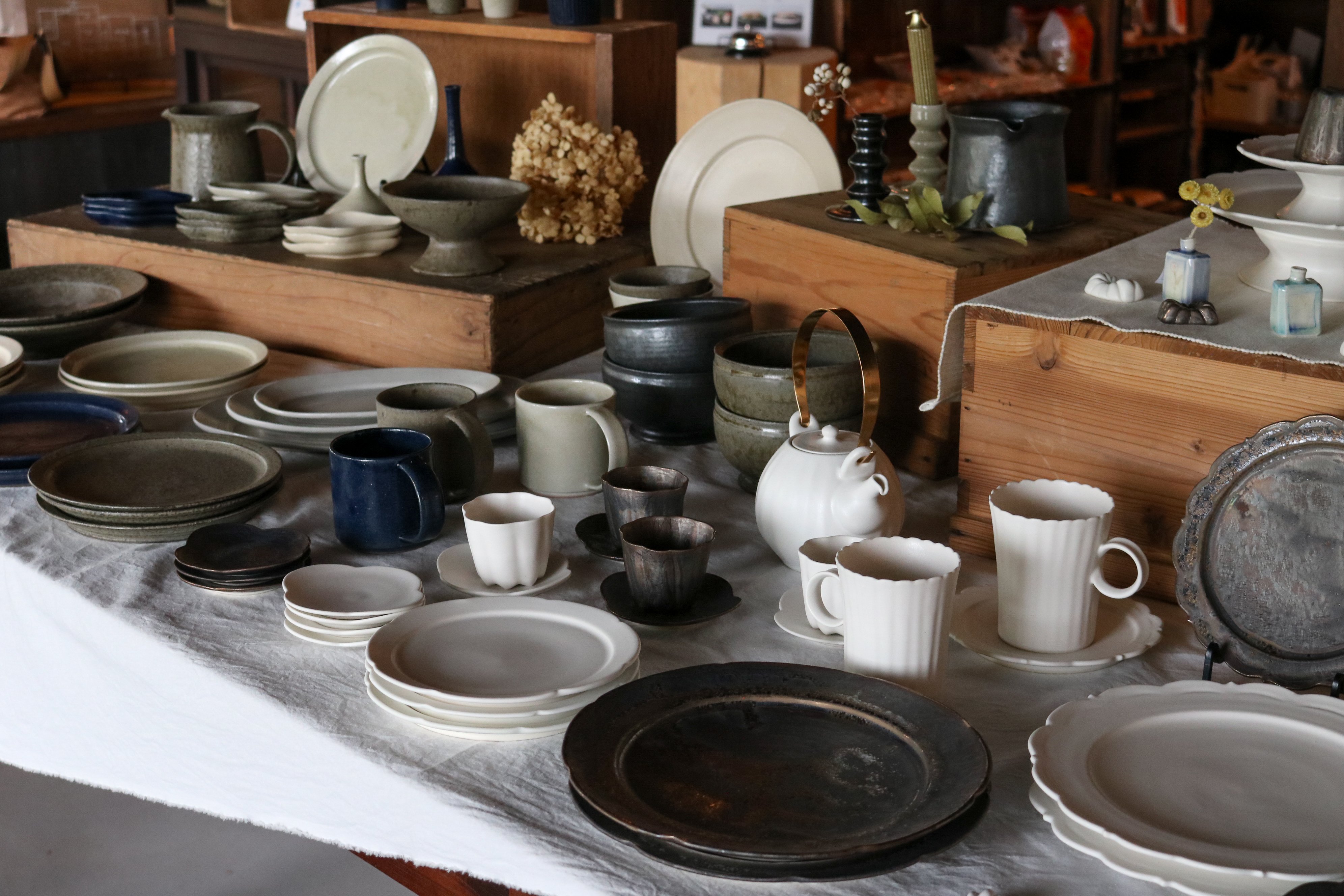 伝統と今がやさしく交わる、うつわと暮らしの道具の店。150年の古民家