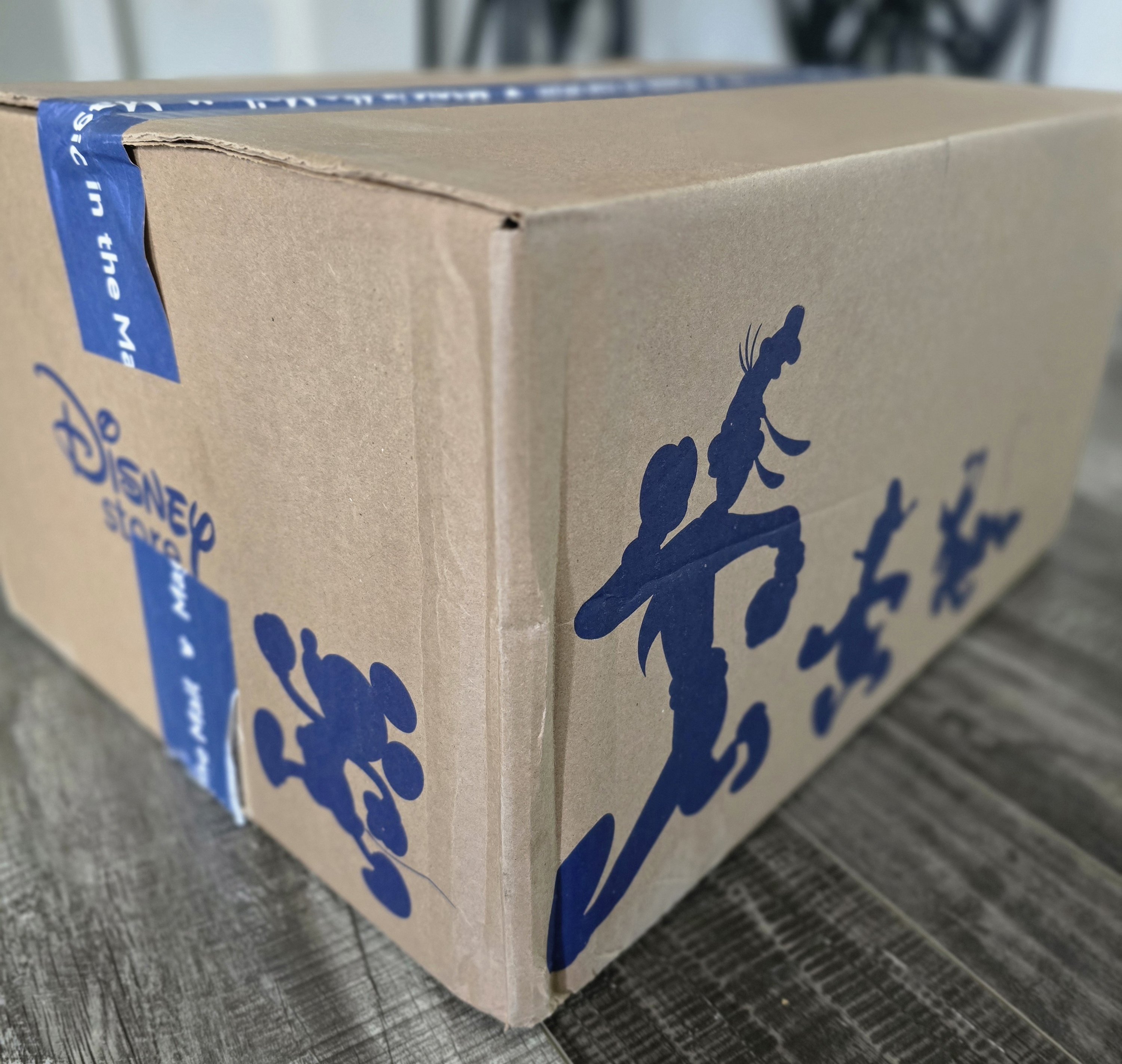 ディズニーストアからのお届け物: カリフォルニアディズニー70周年