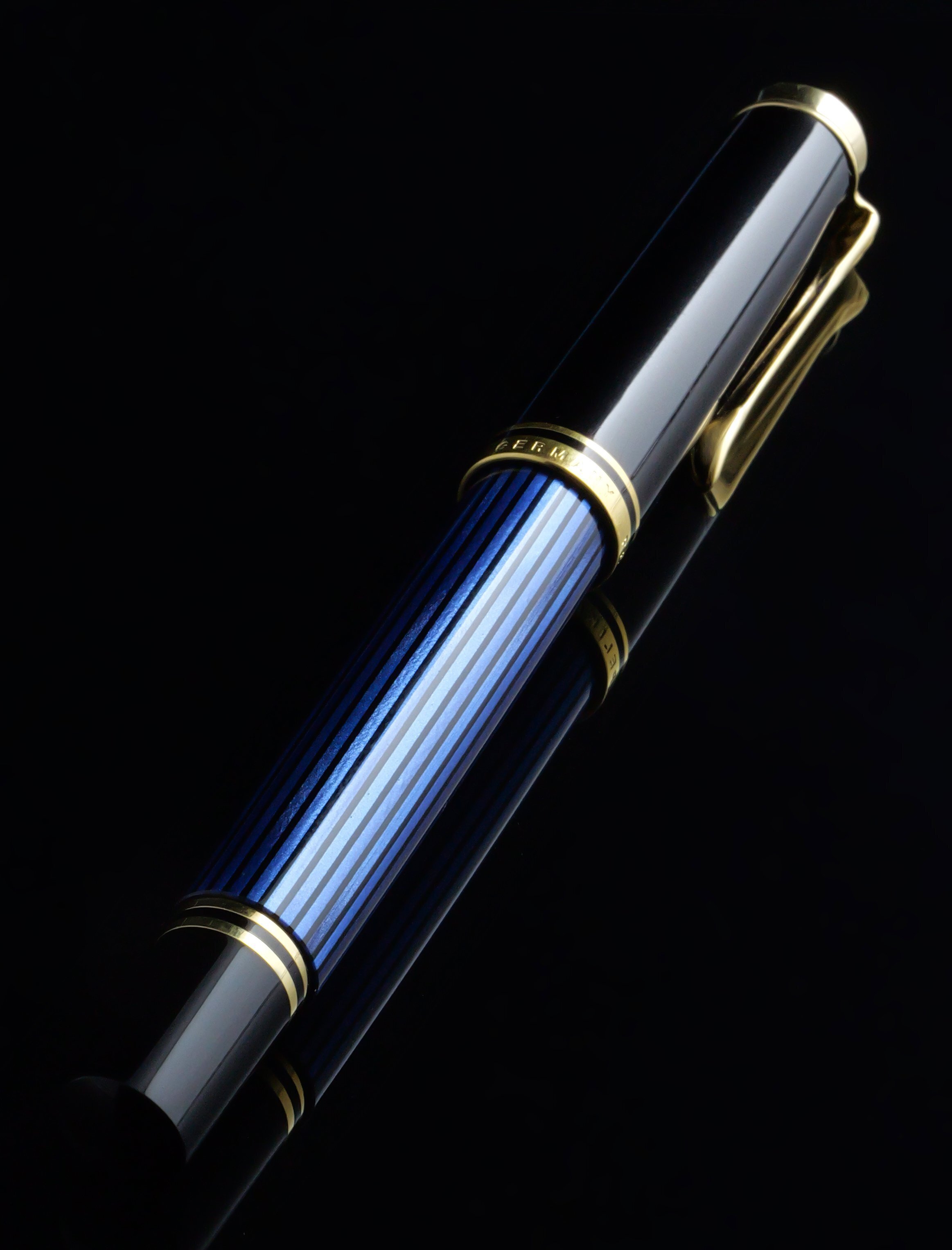 碧の余韻のスーべレーン：Pelikan Souverän M400 Blue Stripe｜Hideo