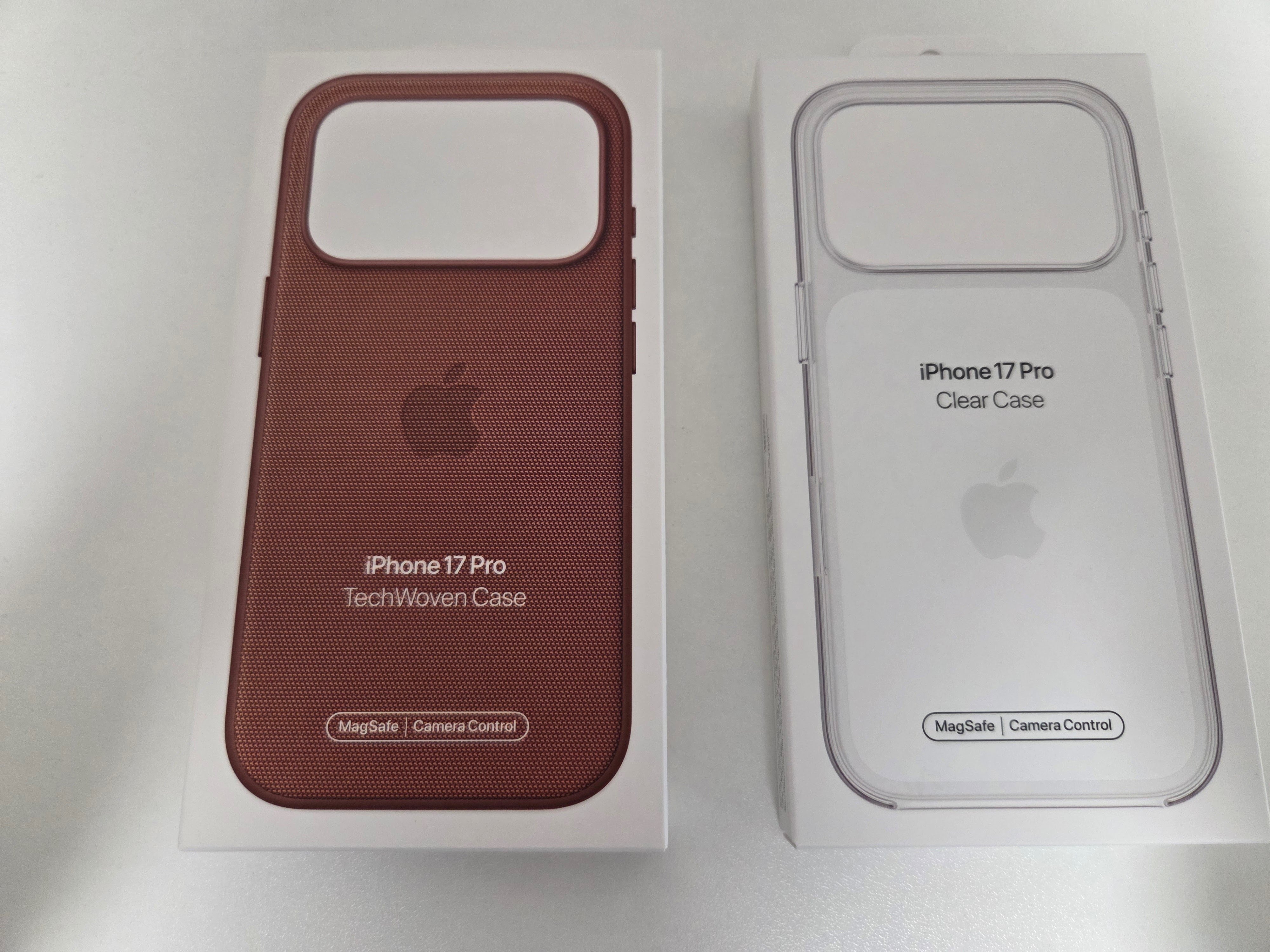 iPhone 17 Proのテックウーブンケースと純正クリアケースが届きました