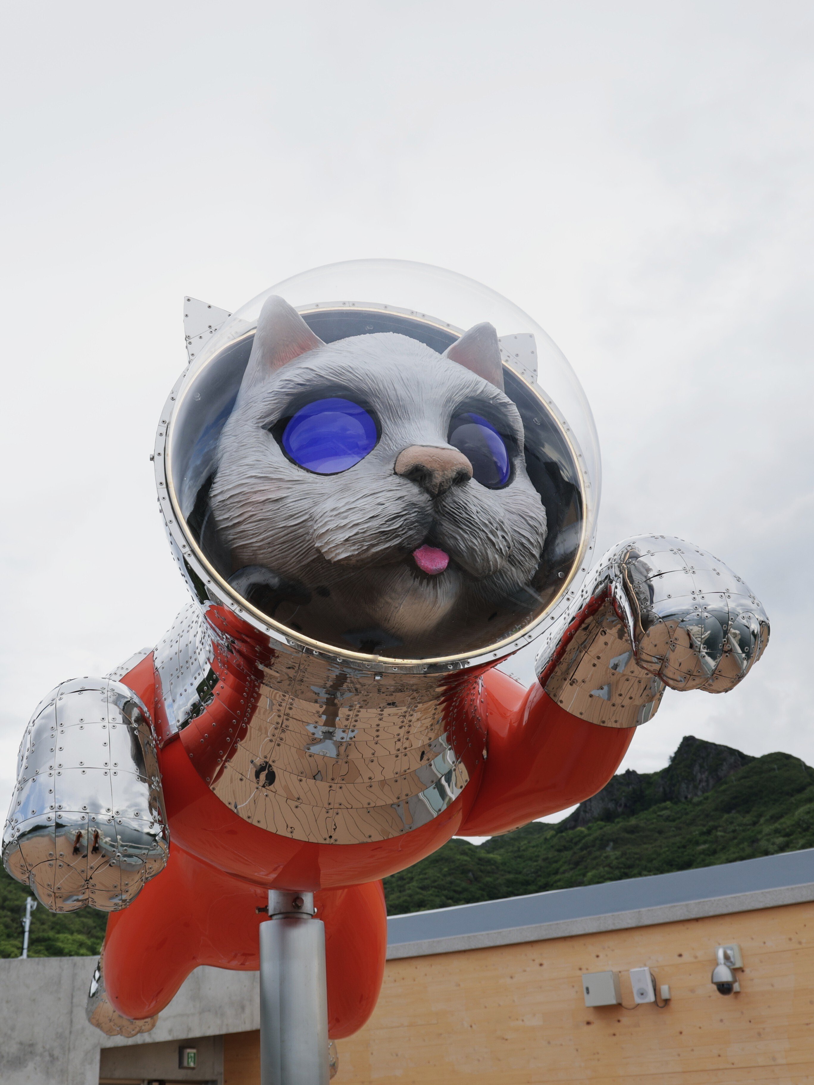 ヤノベケンジ01「宇宙猫の秘密の島」上陸｜Abbey -旅するように暮らす