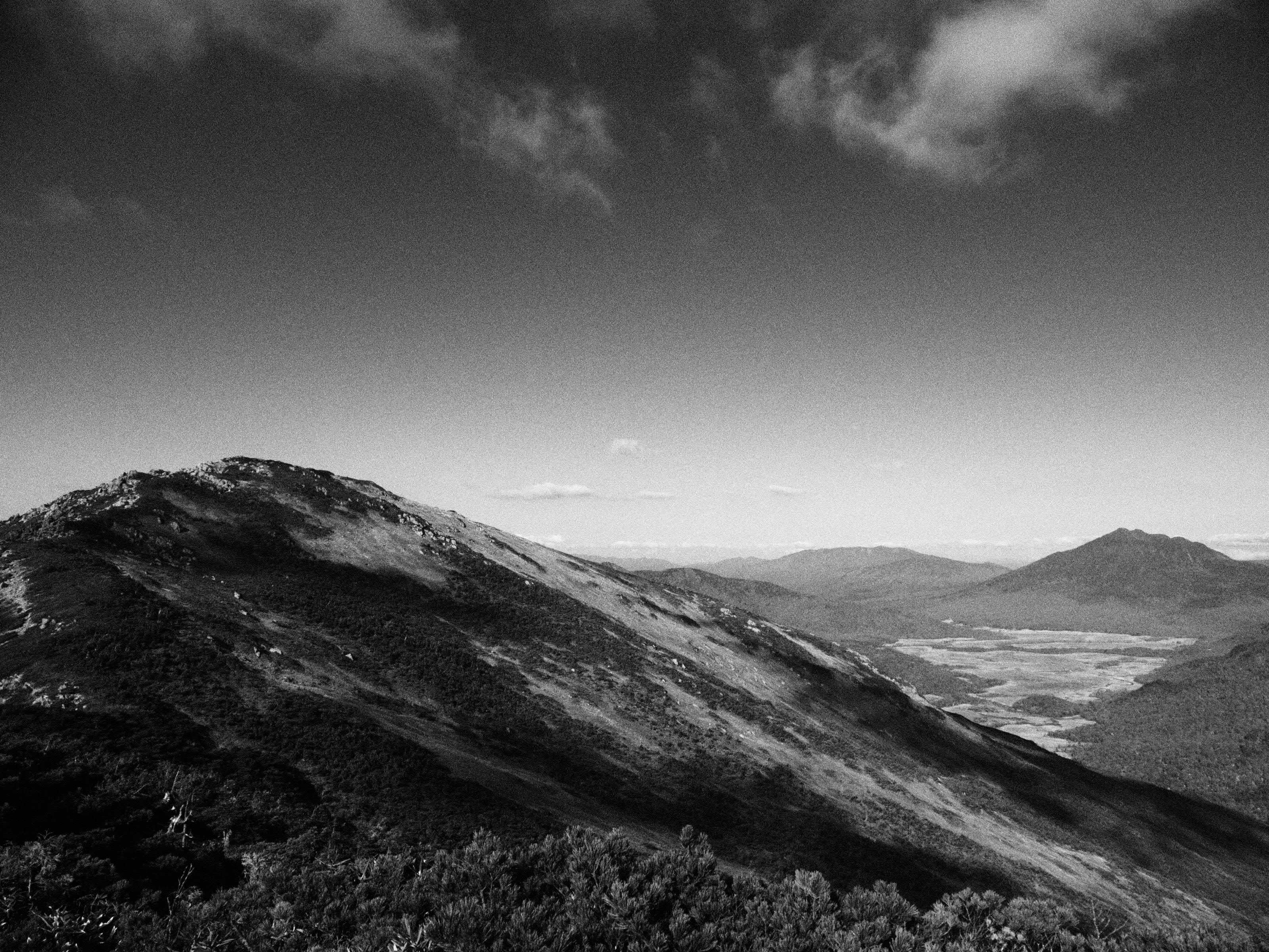 モノクロ風景写真 湖の静寂 A3サイズ 額・白マット付き モノクロ風景