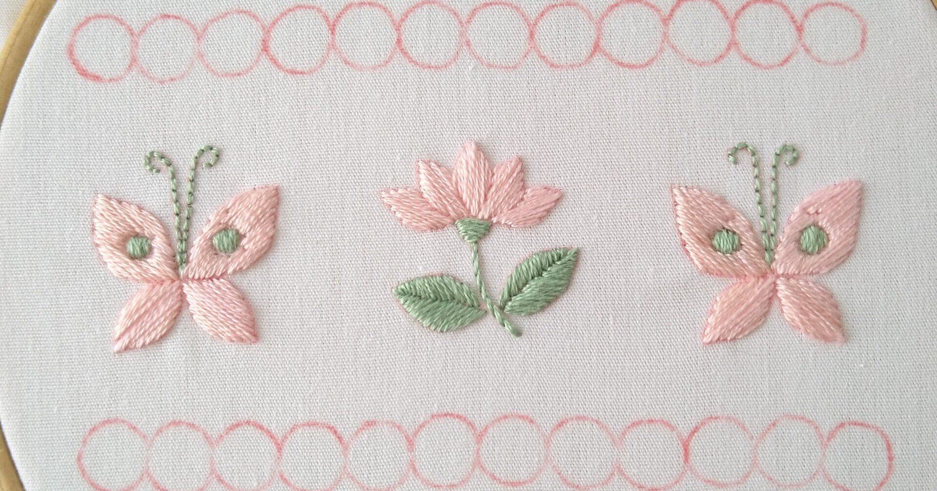 2色の刺繍糸で楽しむ花と蝶の刺繍図案* ステップ7 〜蝶の刺繍4