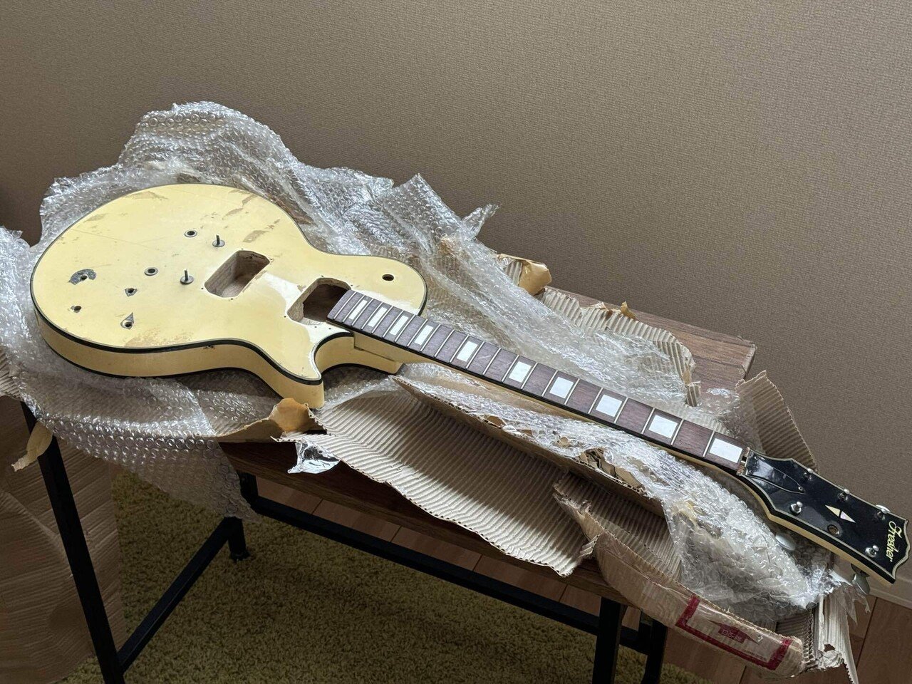 Fresher レスポールタイプのレストアとモディフィケーション 1