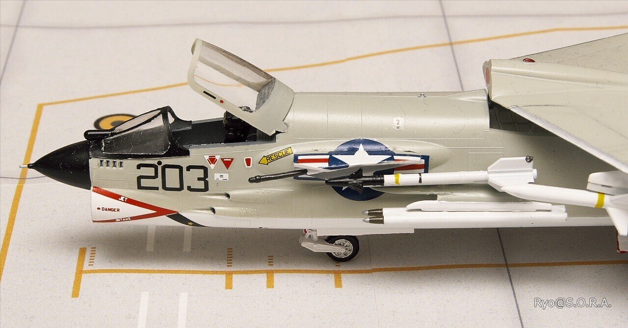 センチュリーウイングス F-8E クルセイダー 1/72 001638 【公式通販】