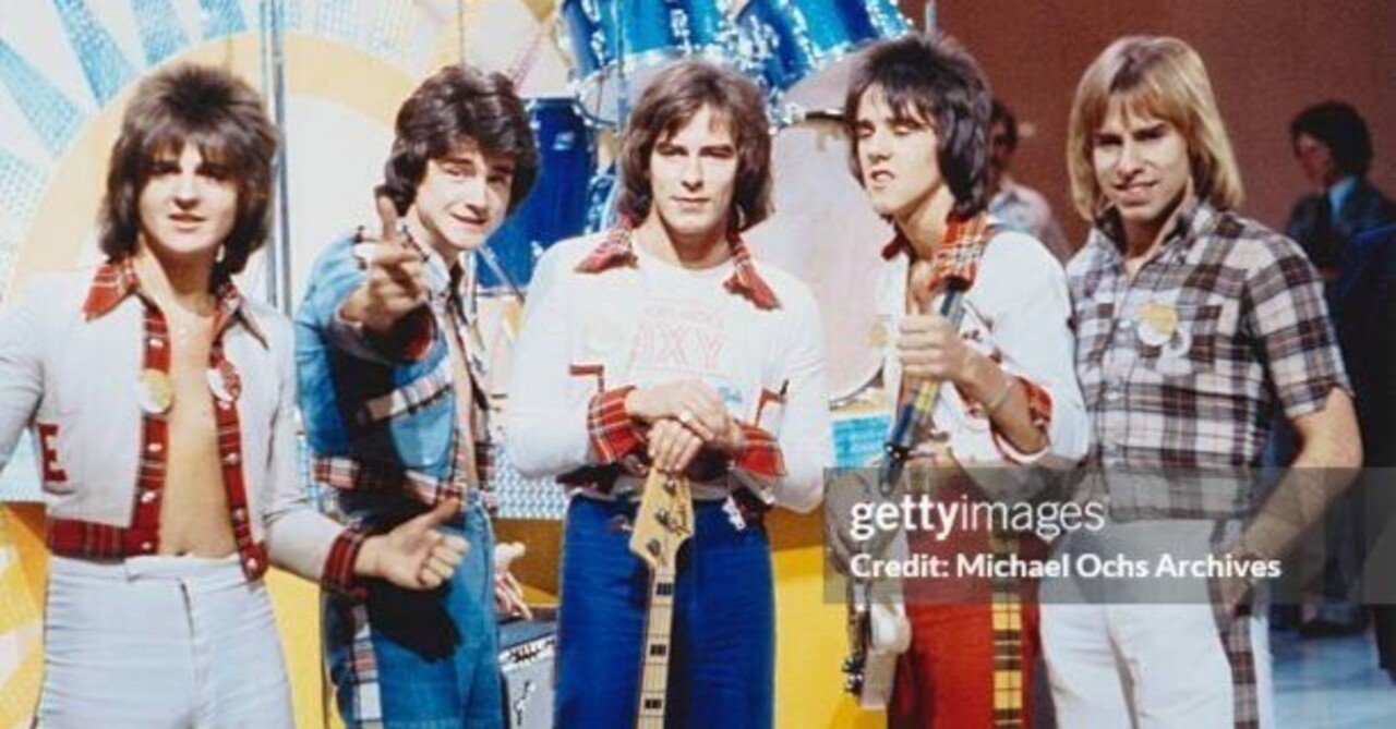 1976年12月、Bay City Rollersが初の日本上陸。羽田空港にファンが殺到