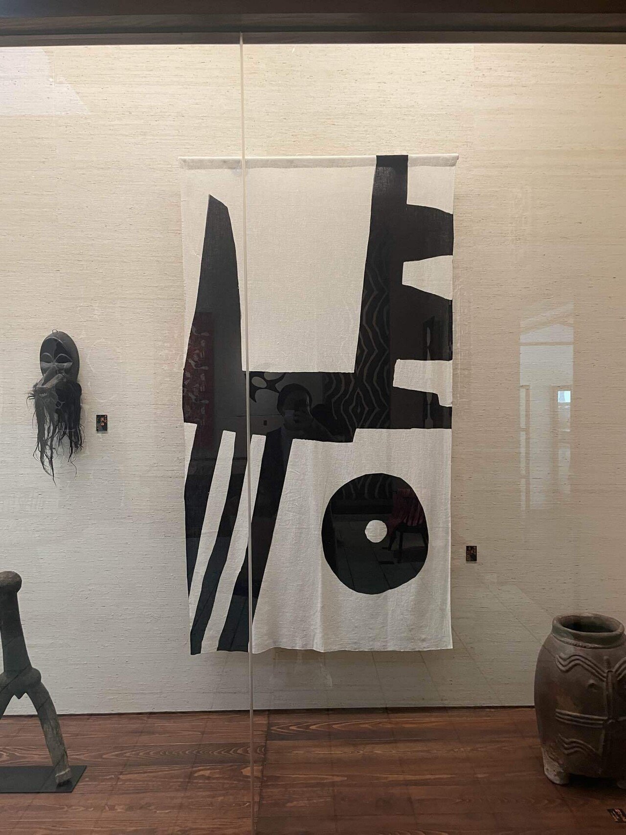 柚木沙弥郎の美が詰まった『隅』──日本民藝館オリジナルポスターの